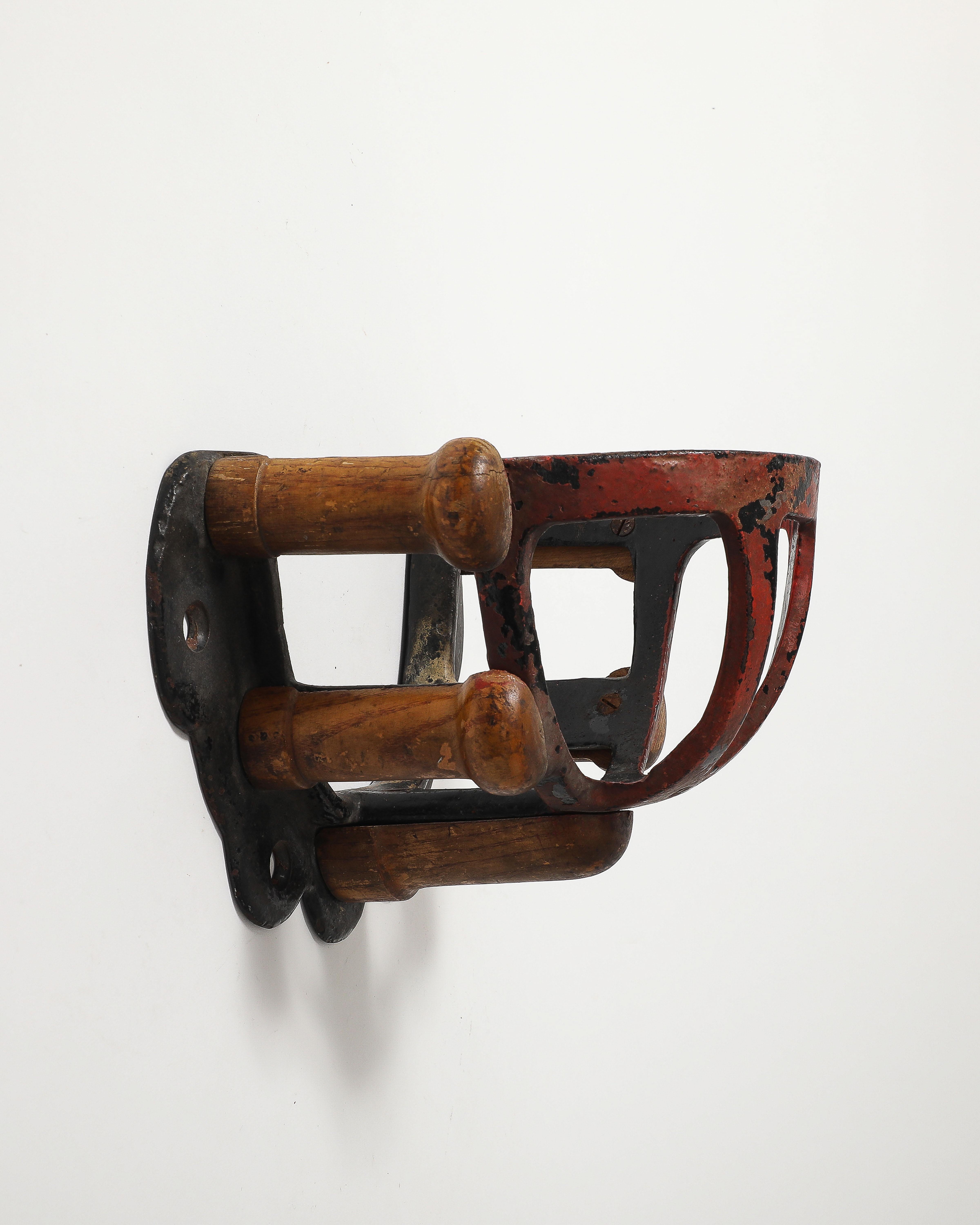 Antico porta-sella in legno e ghisa, Inghilterra, XIX sec. in vendita 1