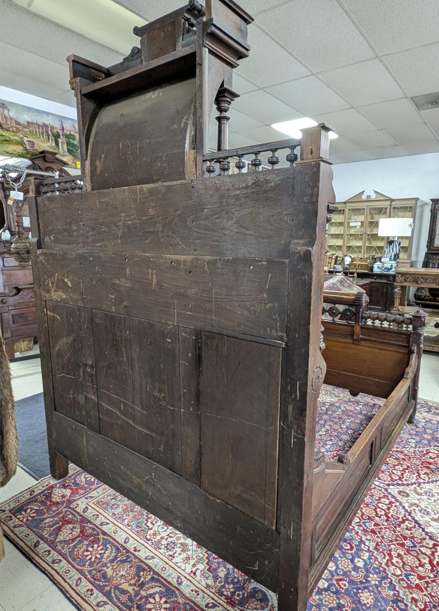 Ancien lit Eastlake, noyer, ronce, Circa 1890 en vente 1