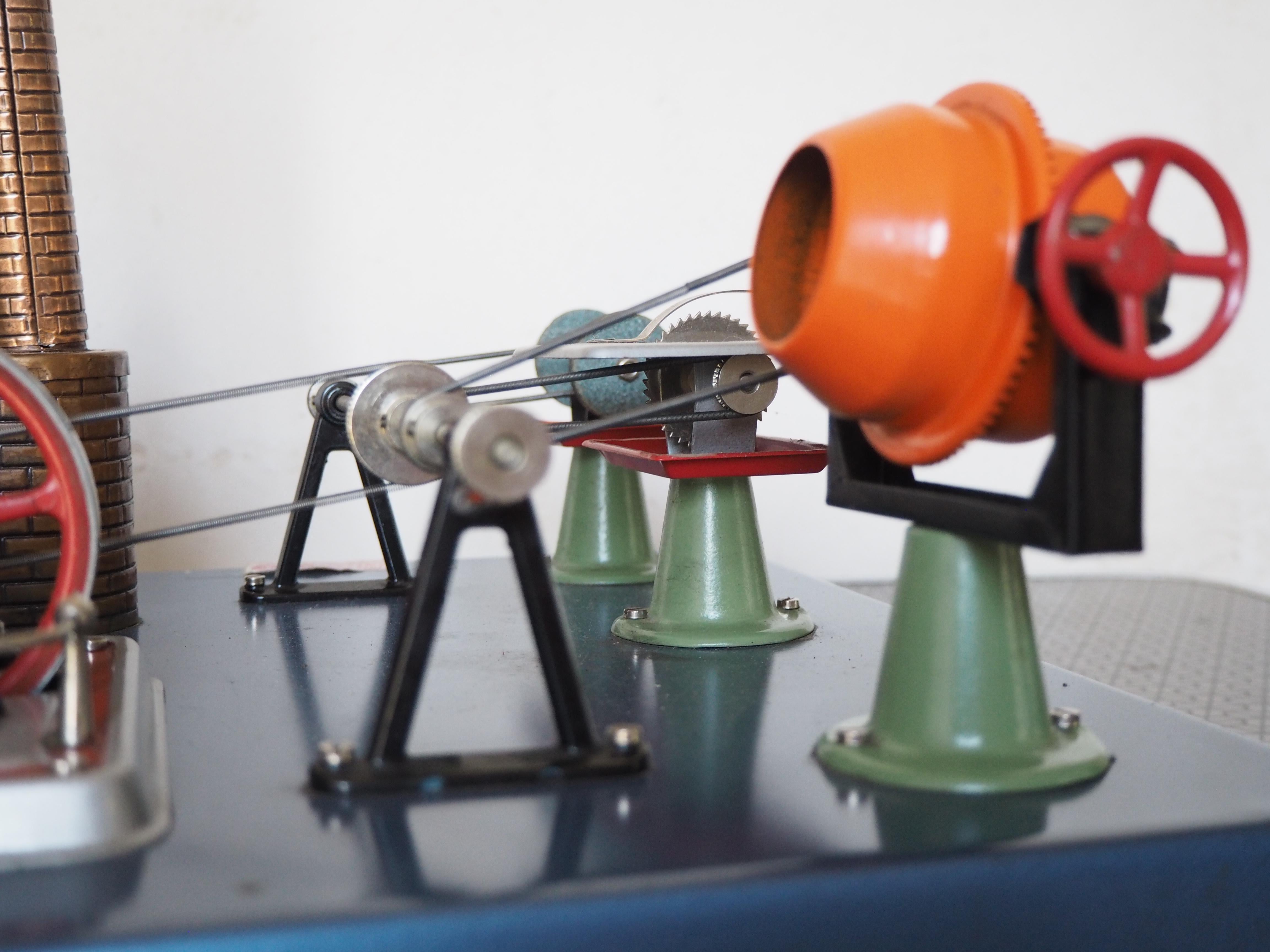 Modèle ancien de machine à vapeur entièrement fonctionnelle, Allemagne, années 1950 en vente 3