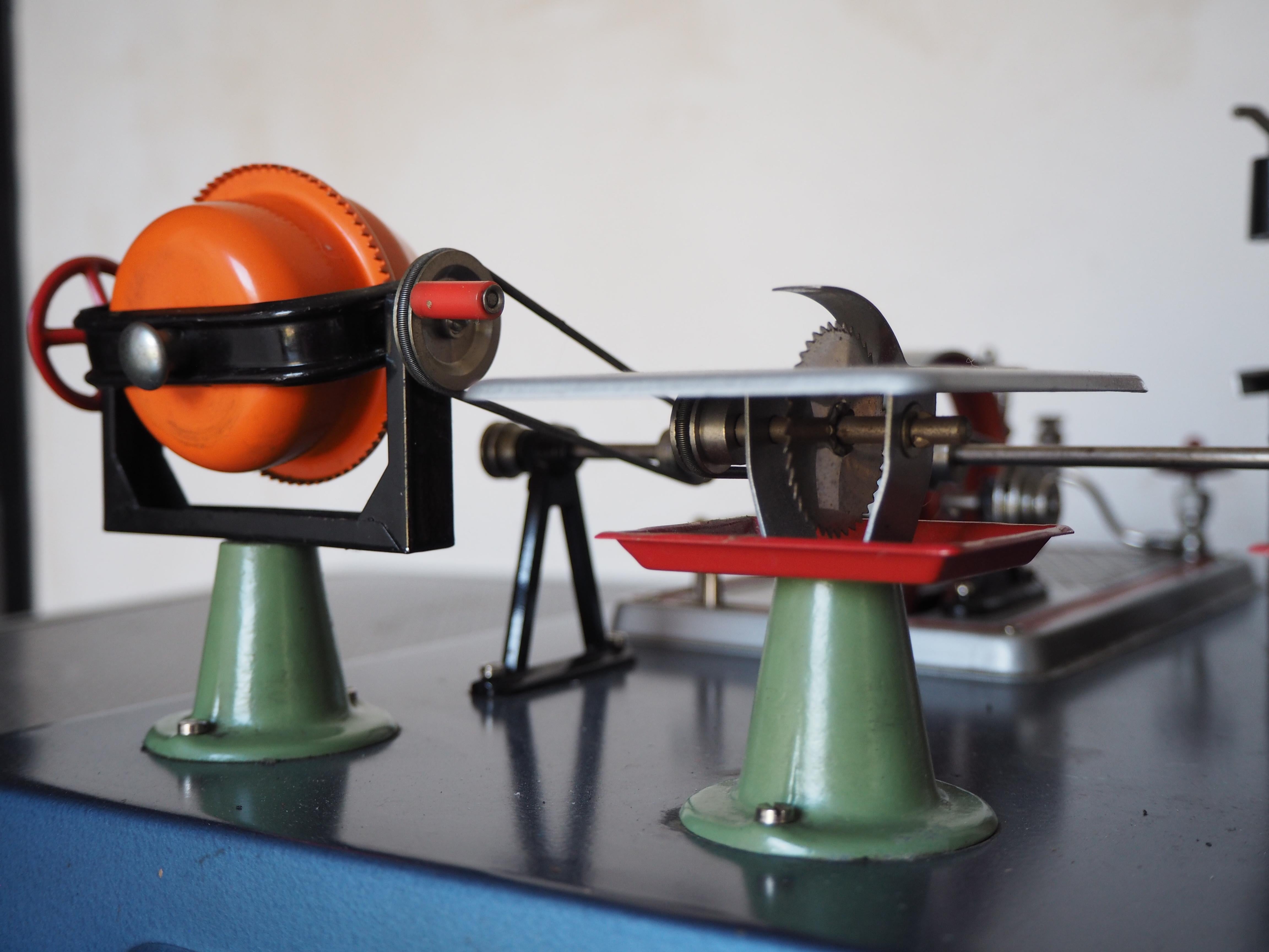 Modèle ancien de machine à vapeur entièrement fonctionnelle, Allemagne, années 1950 en vente 5