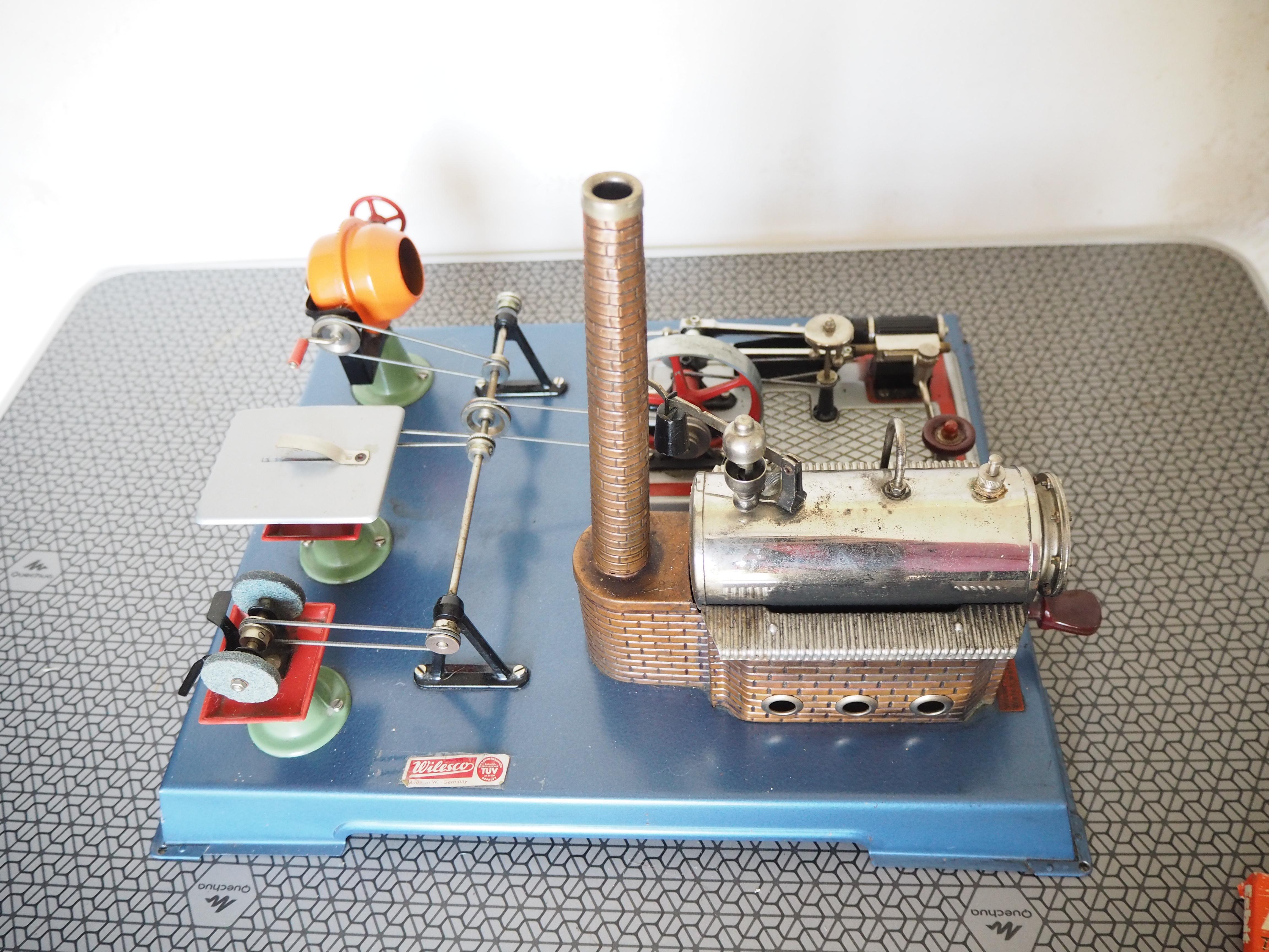 Modèle ancien de machine à vapeur entièrement fonctionnelle, Allemagne, années 1950 Bon état - En vente à Praha, CZ