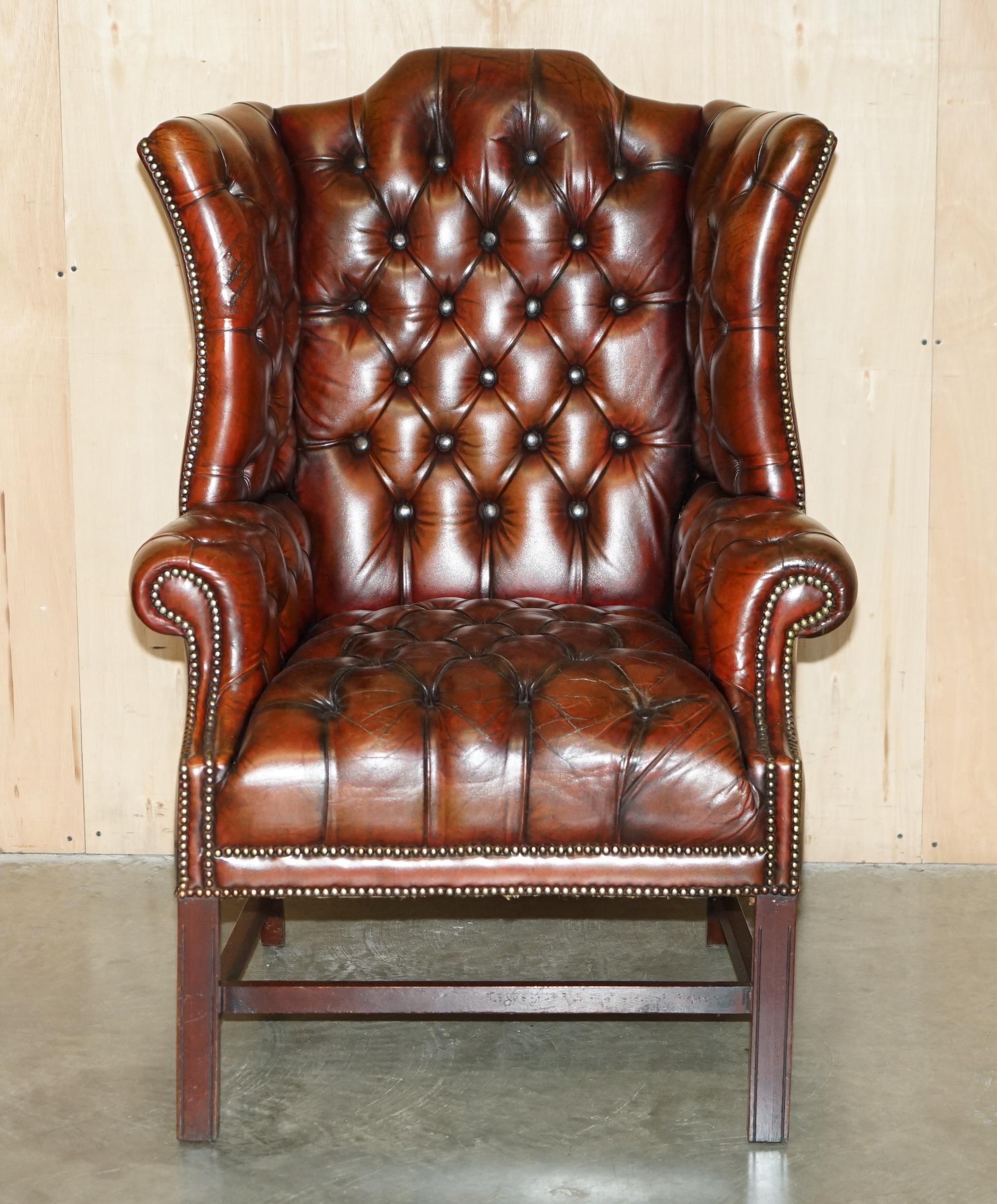 Antigüedades de la Casa Real

Royal House Antiques se complace en poner a la venta este impresionante sillón Chesterfield vintage de cuero burdeos con mechones, totalmente restaurado

Por favor, tenga en cuenta que la tarifa de entrega indicada es