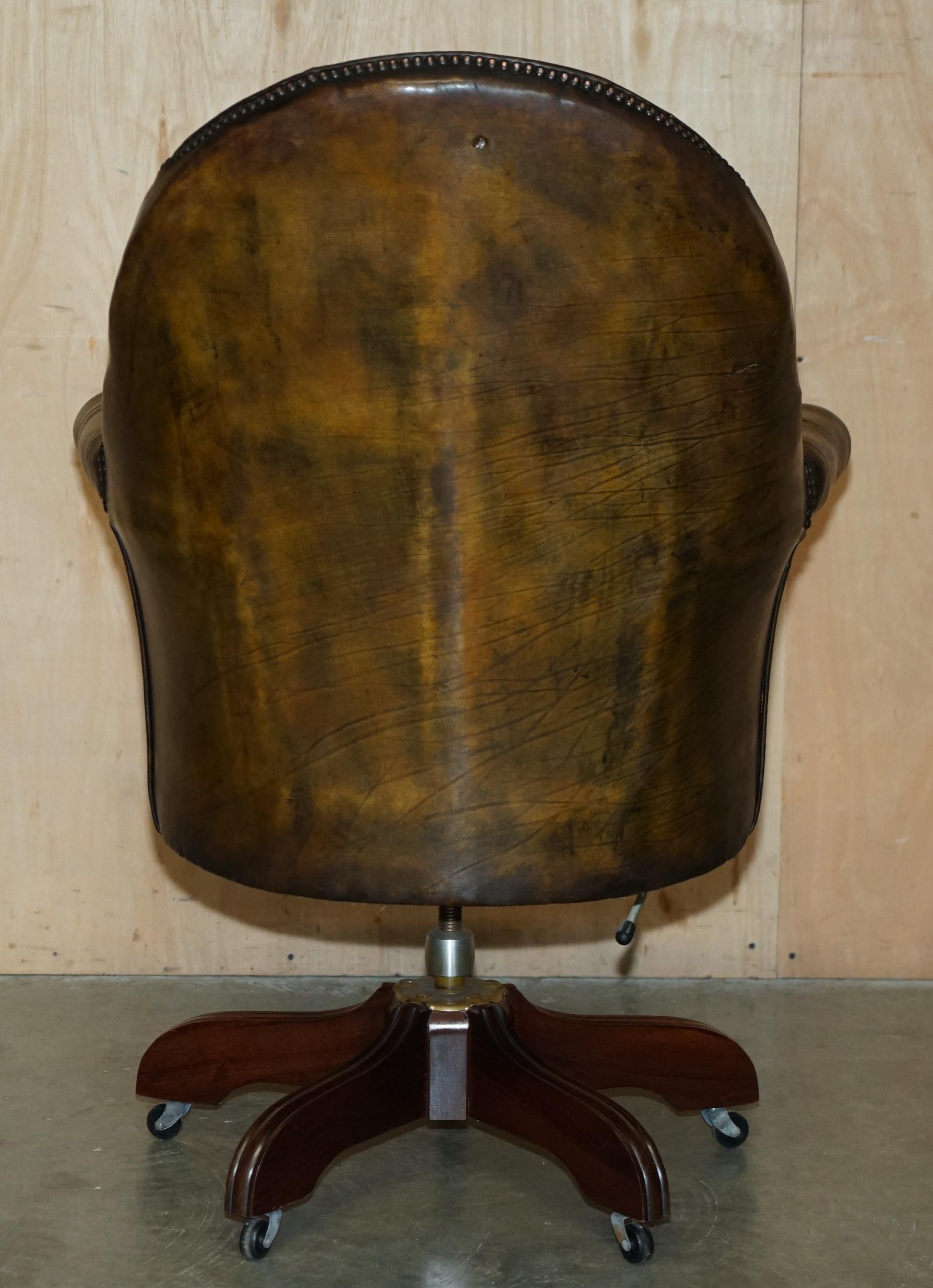 ANTIQUE VOLLSTÄNDIG RESTORIERT BROWN LEATHER CHESTERFIELD DIRECTORS CAPTAINs ARMCHAIR im Angebot 6