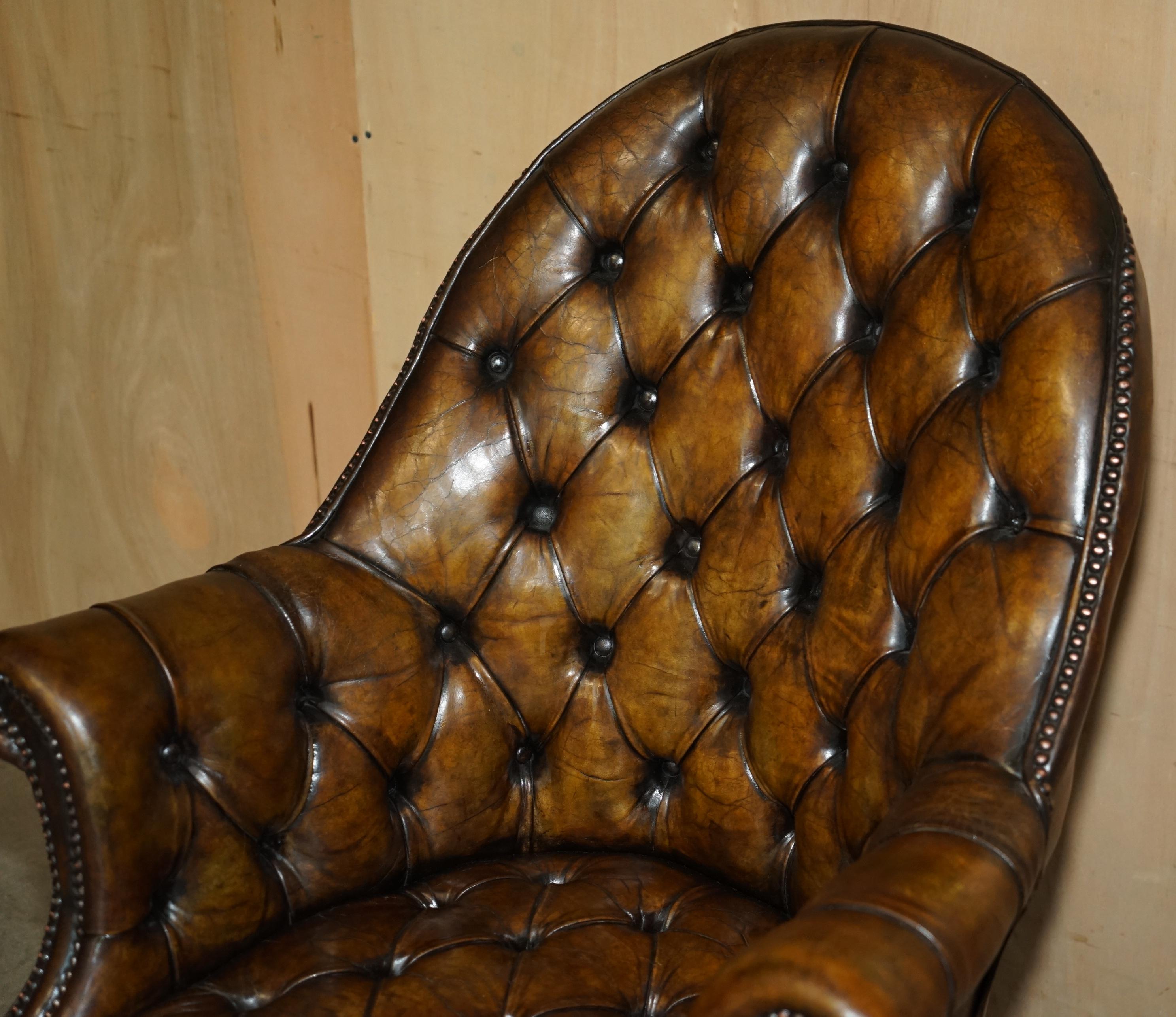 ANTIQUE VOLLSTÄNDIG RESTORIERT BROWN LEATHER CHESTERFIELD DIRECTORS CAPTAINs ARMCHAIR (Englisch) im Angebot