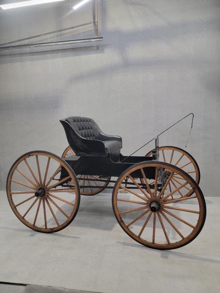 Antique Fully Restored & Functional Horse-Pull Spring Buggy In Good Condition For Sale In Chicago, IL
