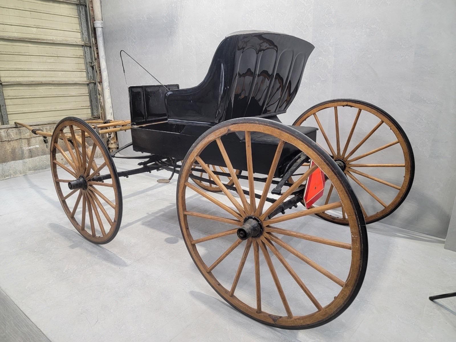 20ième siècle Antiquité - Buggy à ressort pour chevaux, entièrement restauré et fonctionnel en vente