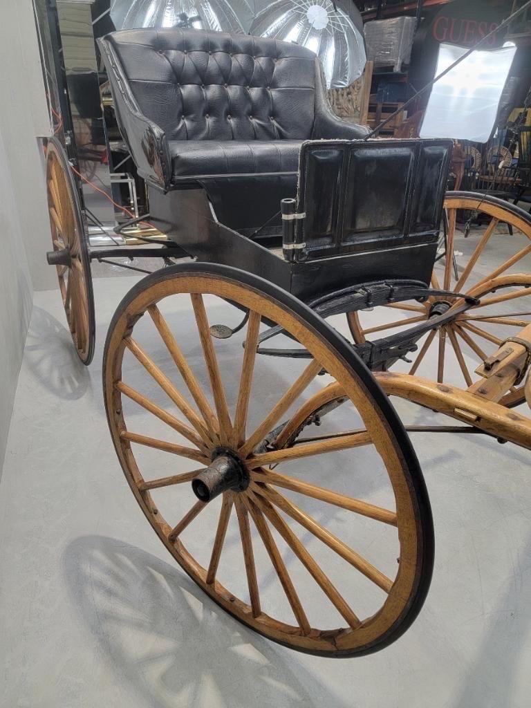 Antiquité - Buggy à ressort pour chevaux, entièrement restauré et fonctionnel en vente 1