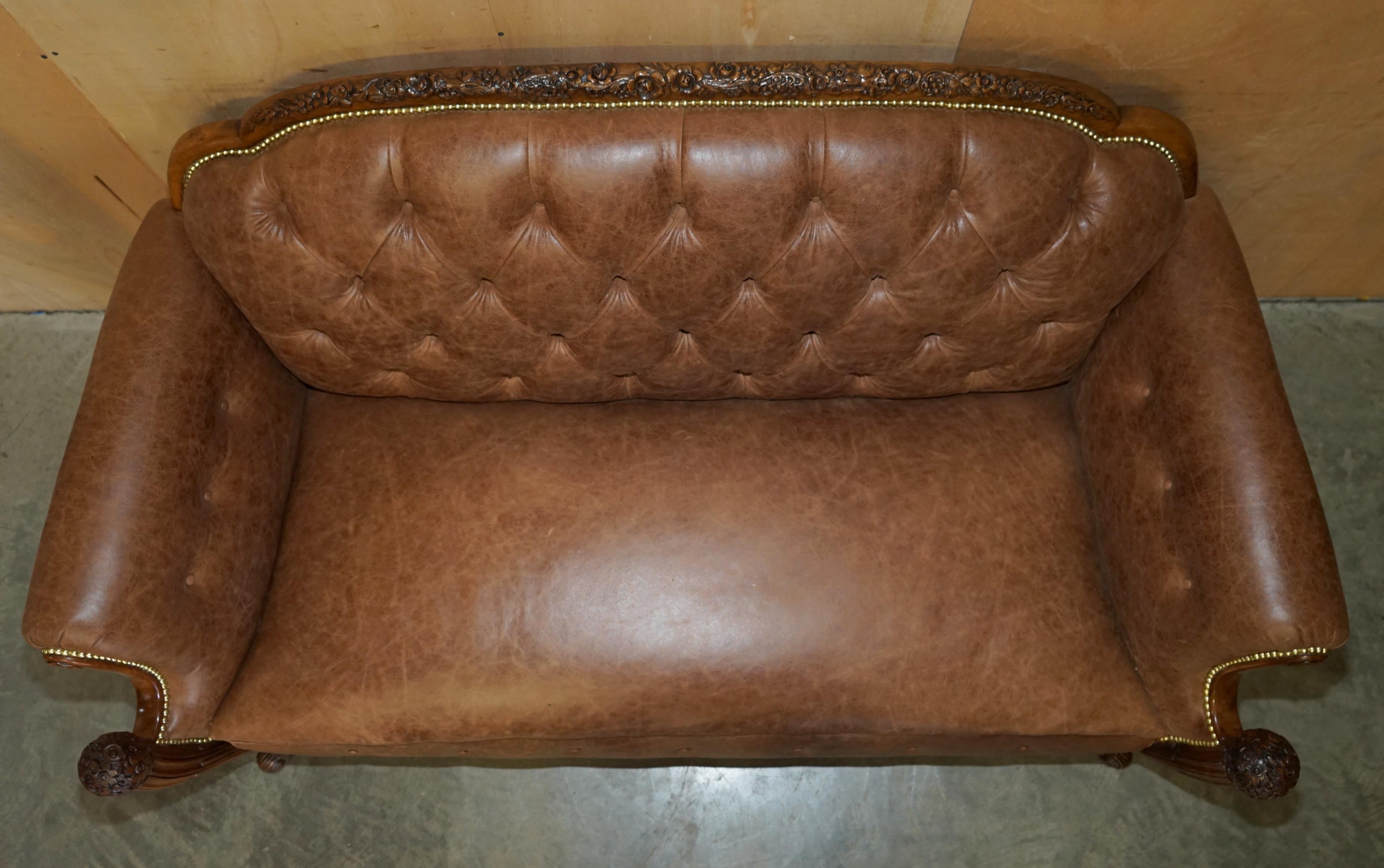 ANTIQUE FULLY RESTORED REGENCY 1810 CHESTERFiELD SOFA BROWN LEATHER CARVED FRAME For Sale 2