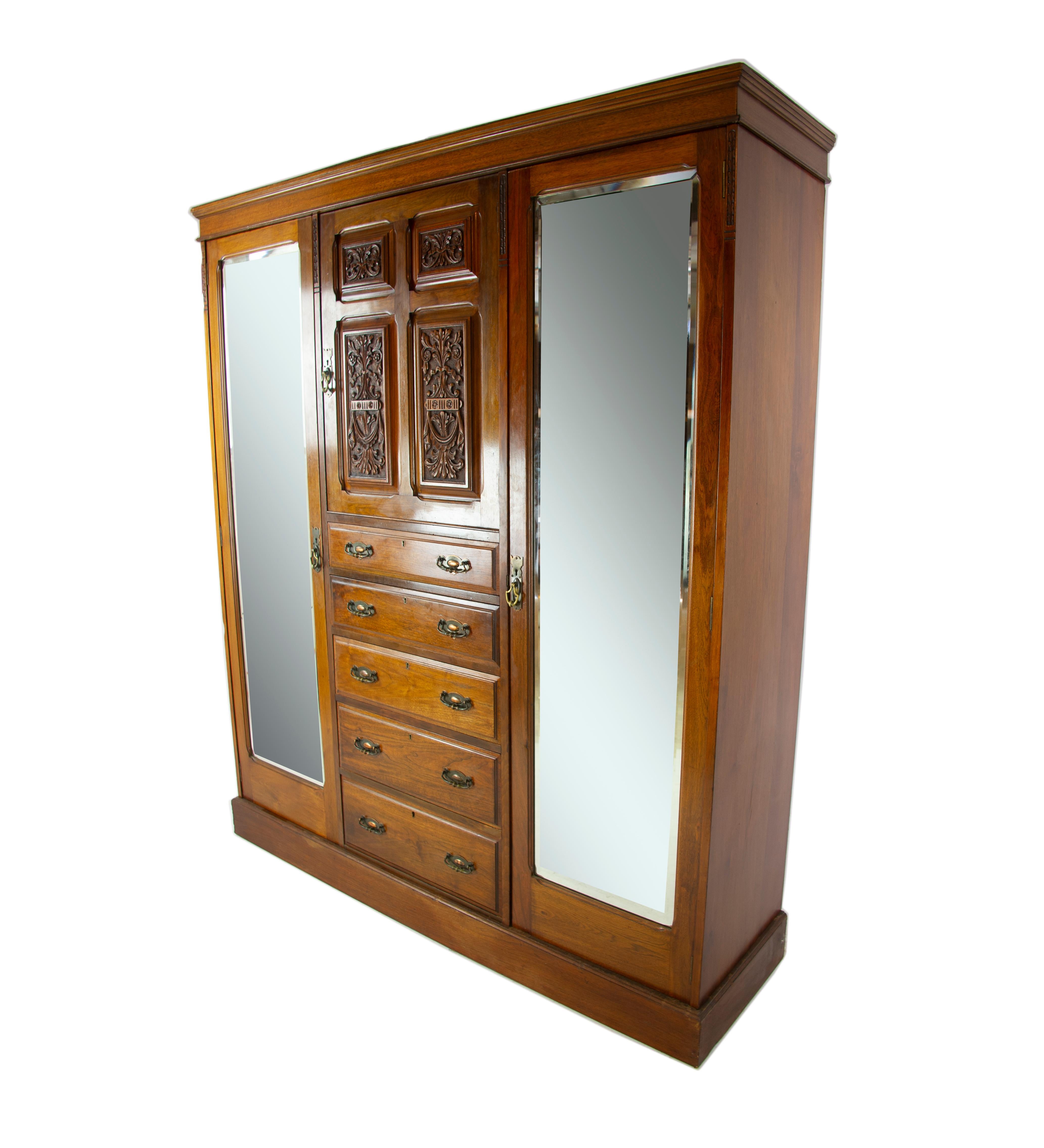 Antike Möbel Armoire:: Viktorianisch:: geschnitzt Nussbaum Kleiderschrank:: 1880:: B1229 (Walnuss)