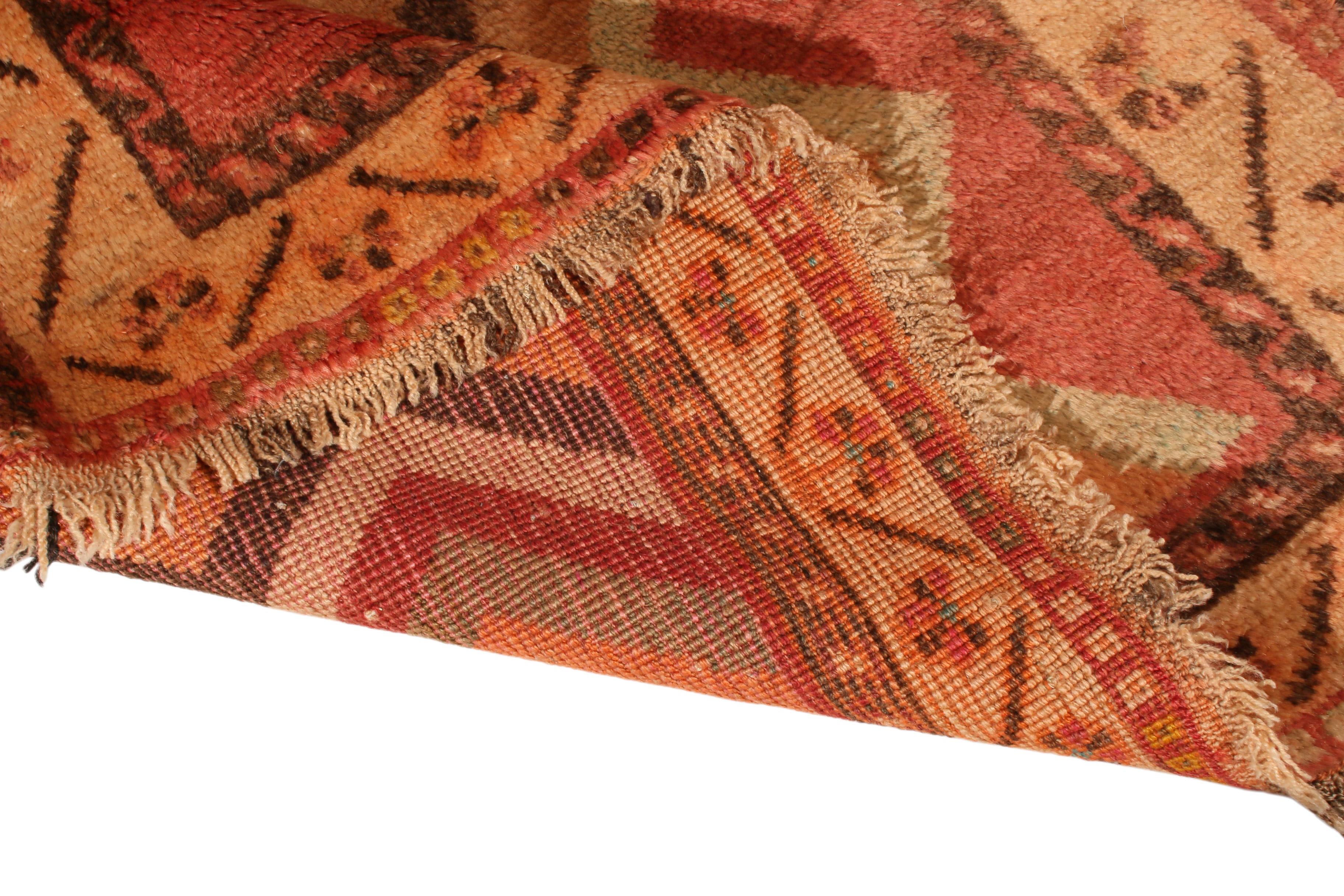 Annodato a mano Tappeto persiano antico Gabbeh geometrico in lana beige-marrone e rosso di Rug & Kilim in vendita