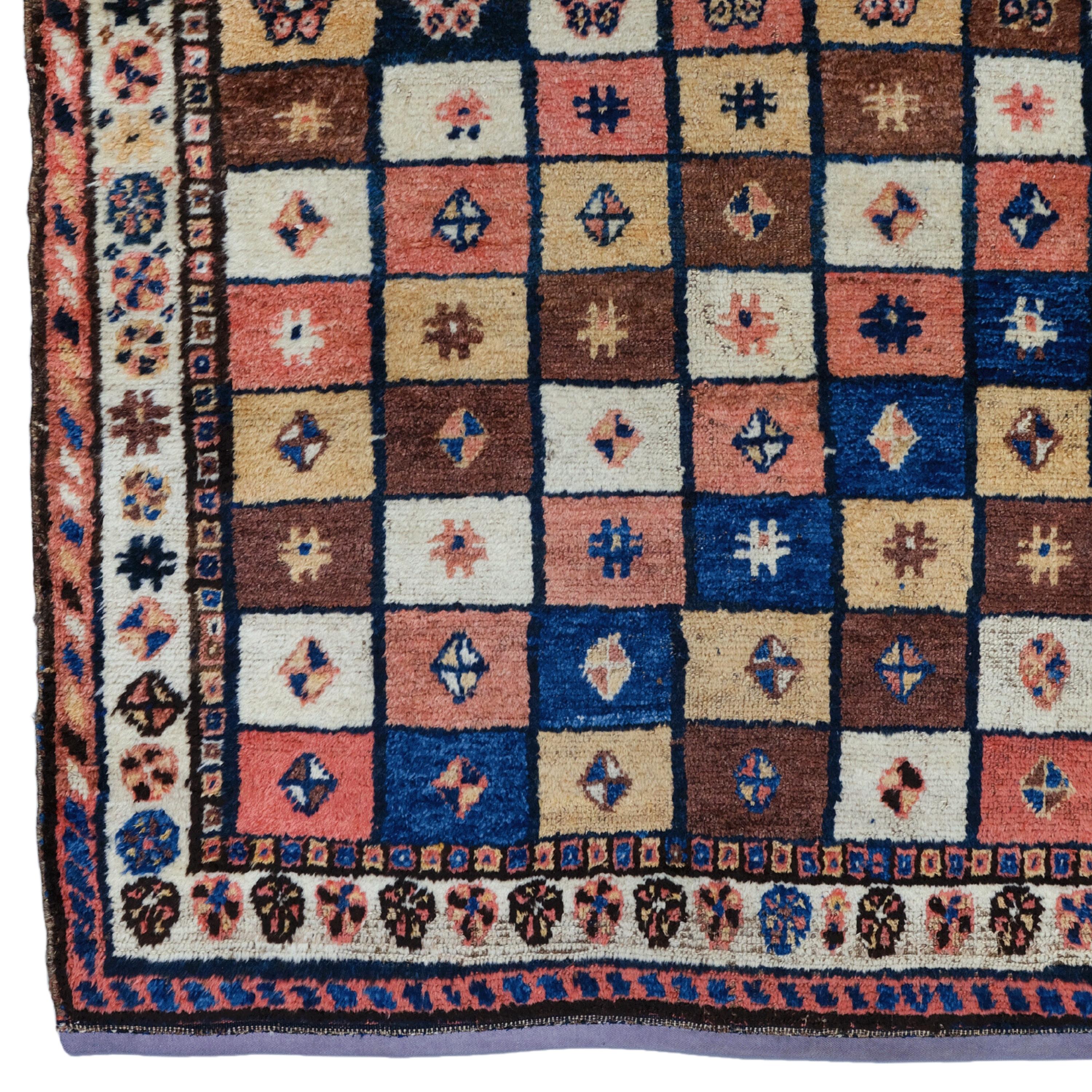 19th Century Gabbeh Rug - Antique Handwoven Rug

This elegant 19th century Gabbeh rug will add an authentic touch to your space with its historical texture and rich color palette. This handmade work, measuring 130x175 cm, has been designed to