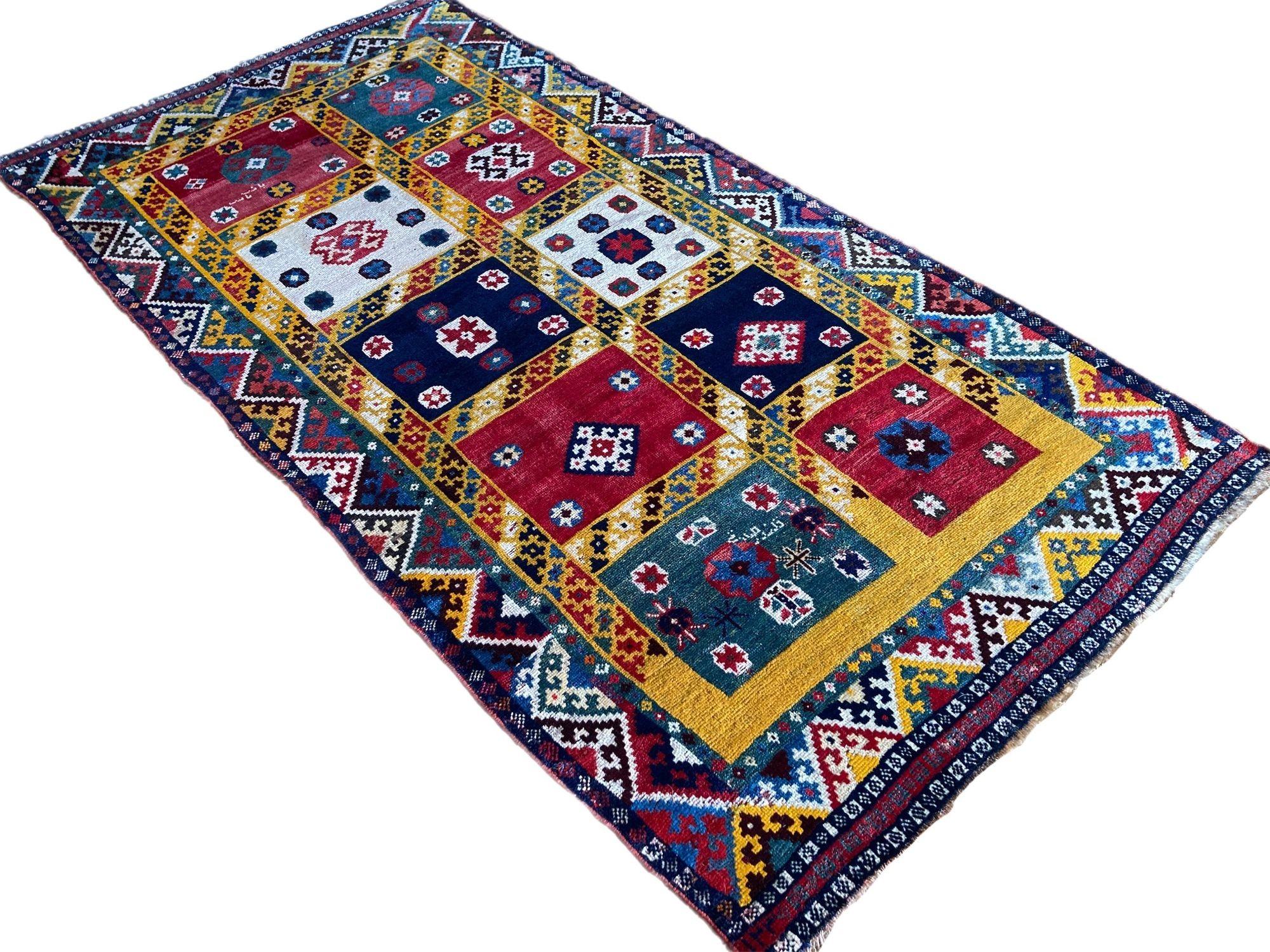 Antique Gabbeh Rug 2.68m X 1.42m In Good Condition For Sale In St. Albans, GB