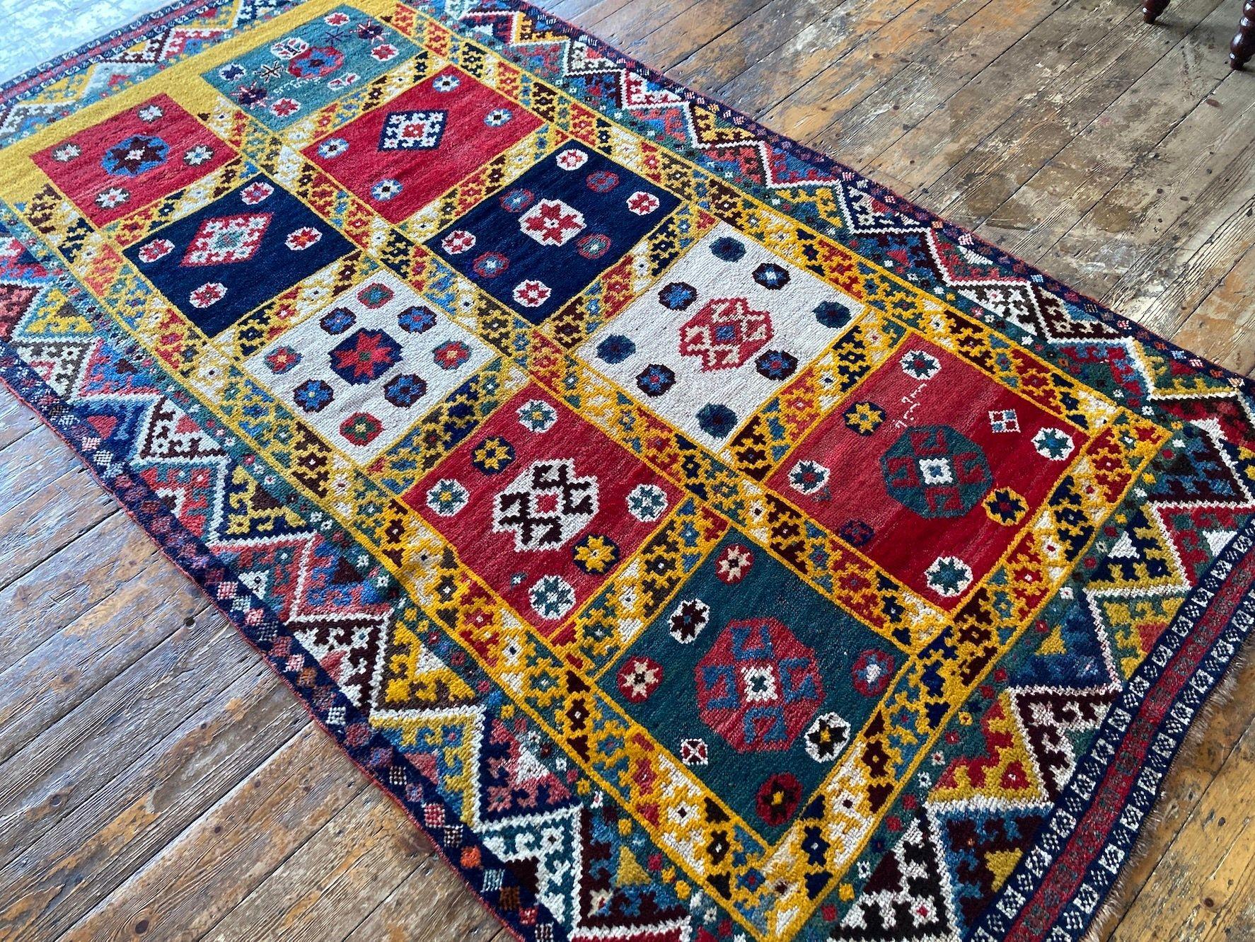 Antiker Gabbeh-Teppich 2,68 m X 1,42 m, antik (Frühes 20. Jahrhundert) im Angebot