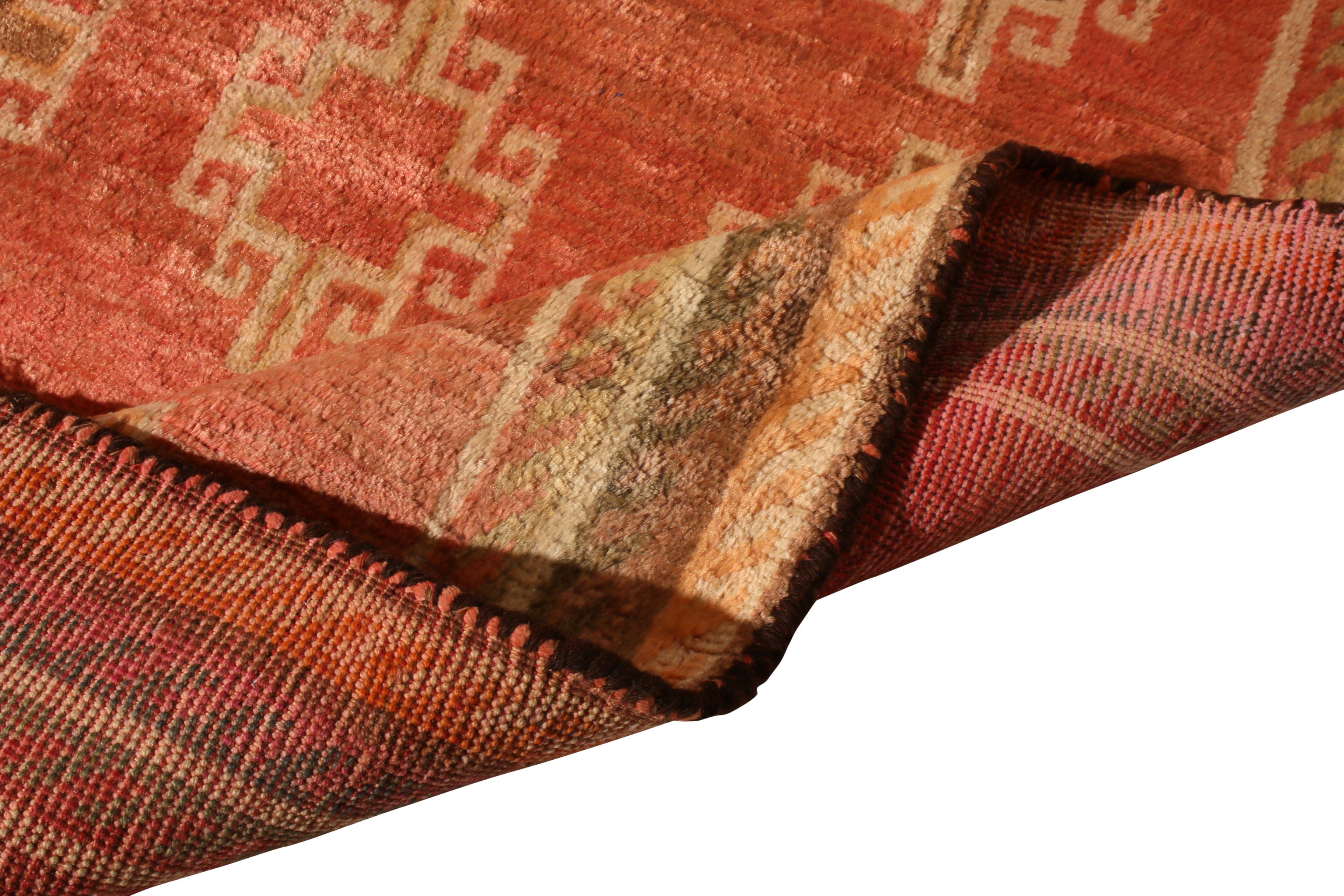 Perse Tapis Gabbeh ancien en laine persane tribale orange corail et rouge par Rug & Kilim en vente
