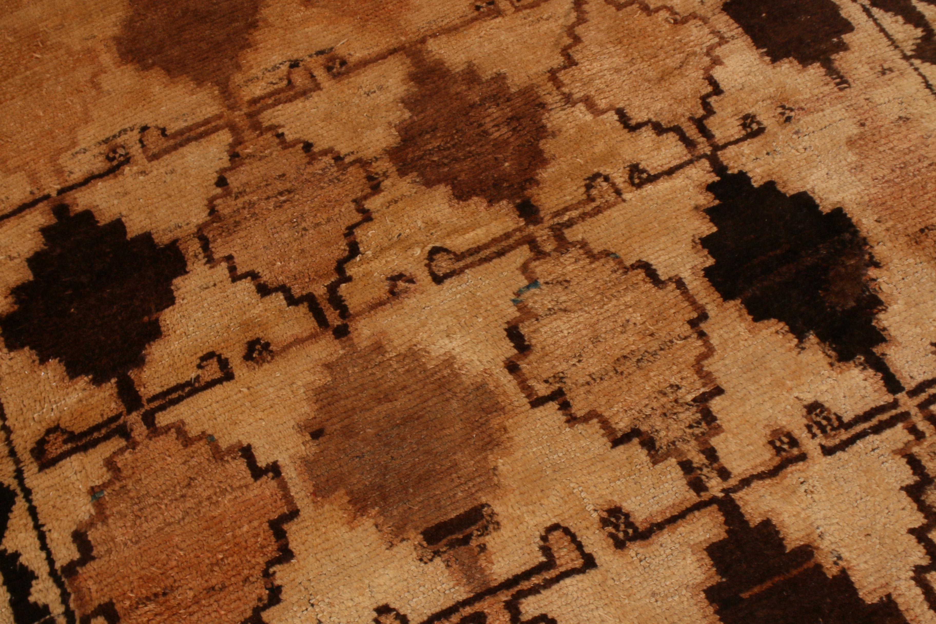 Alfombra antigua Gabbeh Tribal Beige Marrón Persa Diseño Diamante by Rug & Kilim Anudado a mano en venta