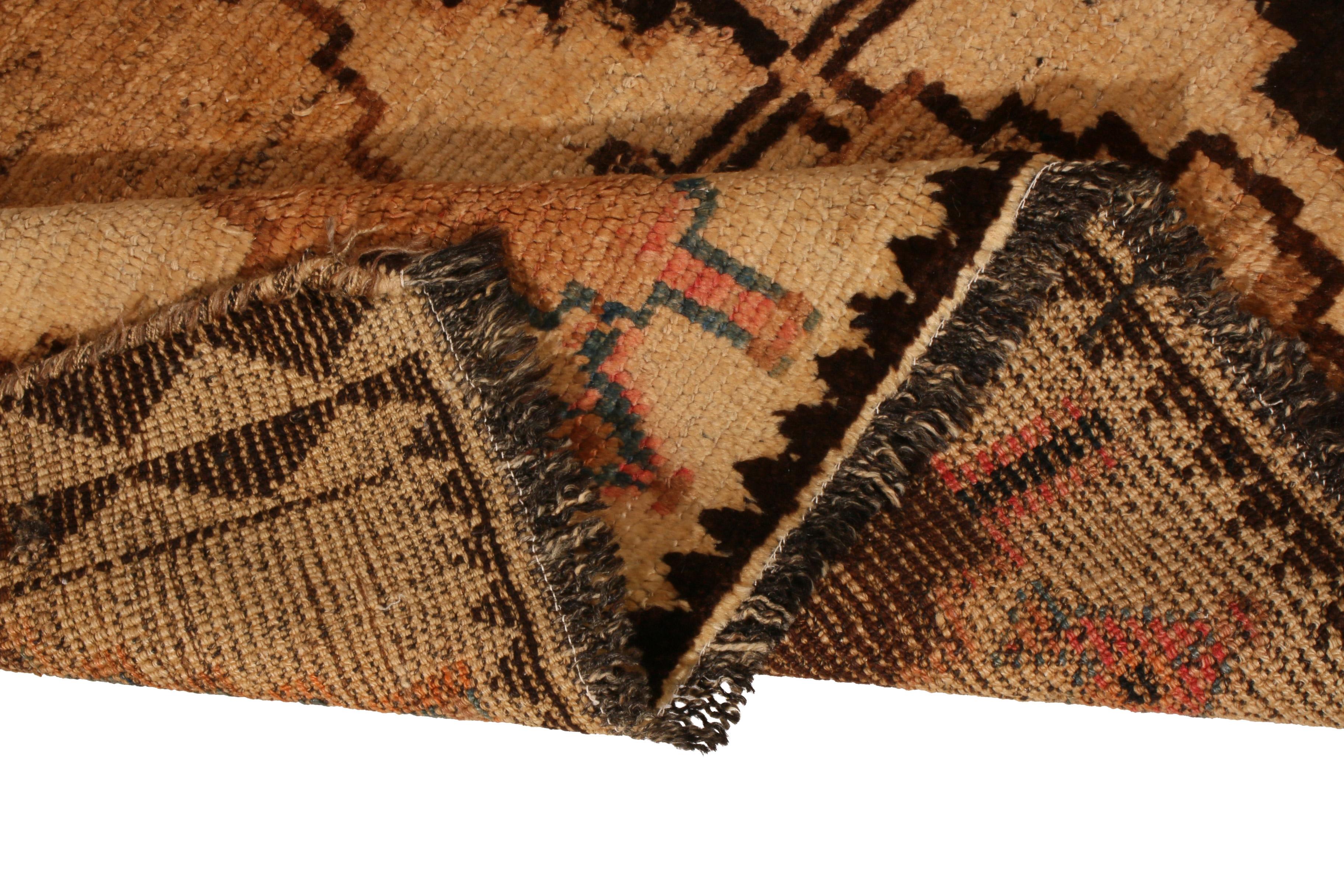 Alfombra antigua Gabbeh Tribal Beige Marrón Persa Diseño Diamante by Rug & Kilim mediados del siglo XX en venta