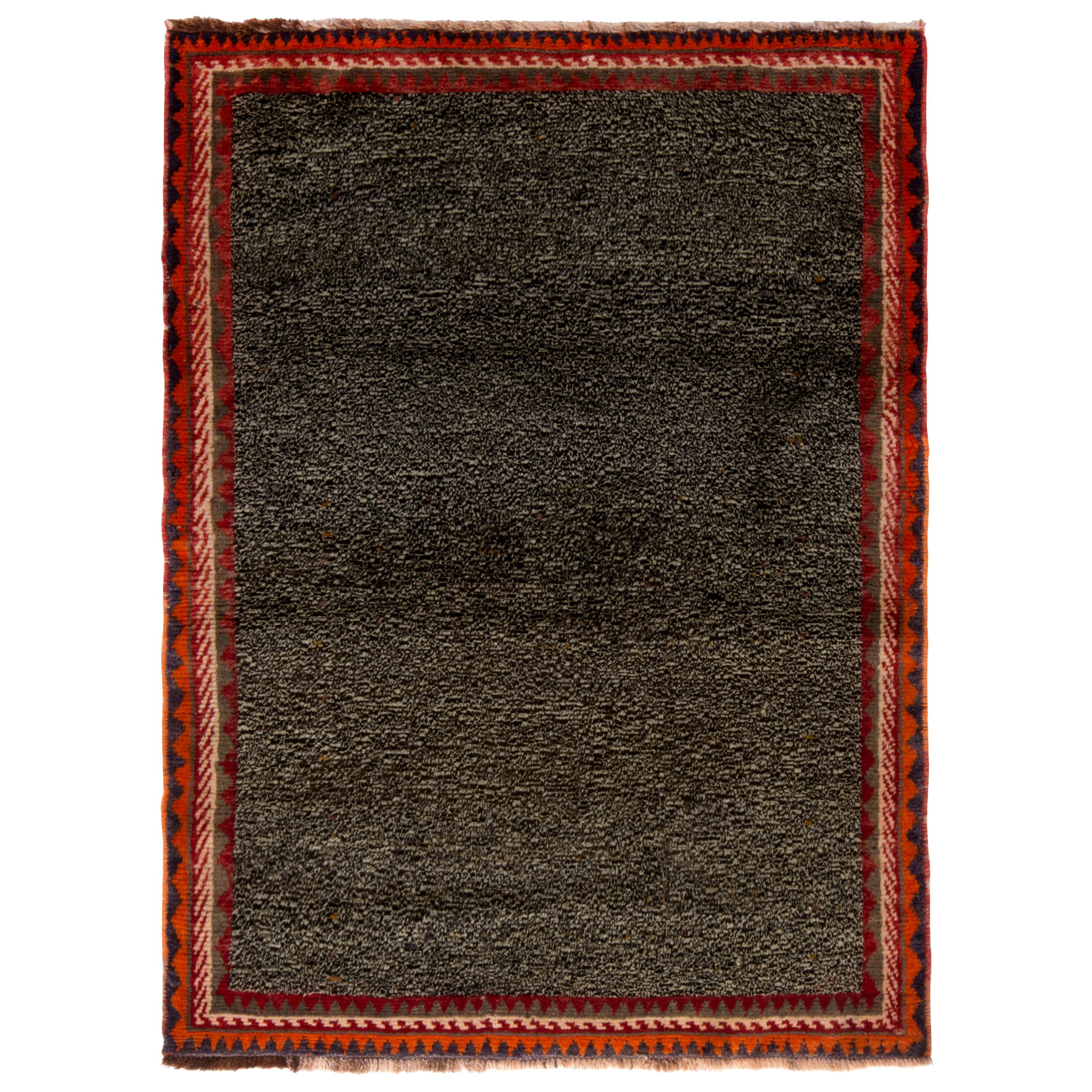 Tapis persan Gabbeh ancien transitionnel en laine grise et rouge par Rug & Kilim