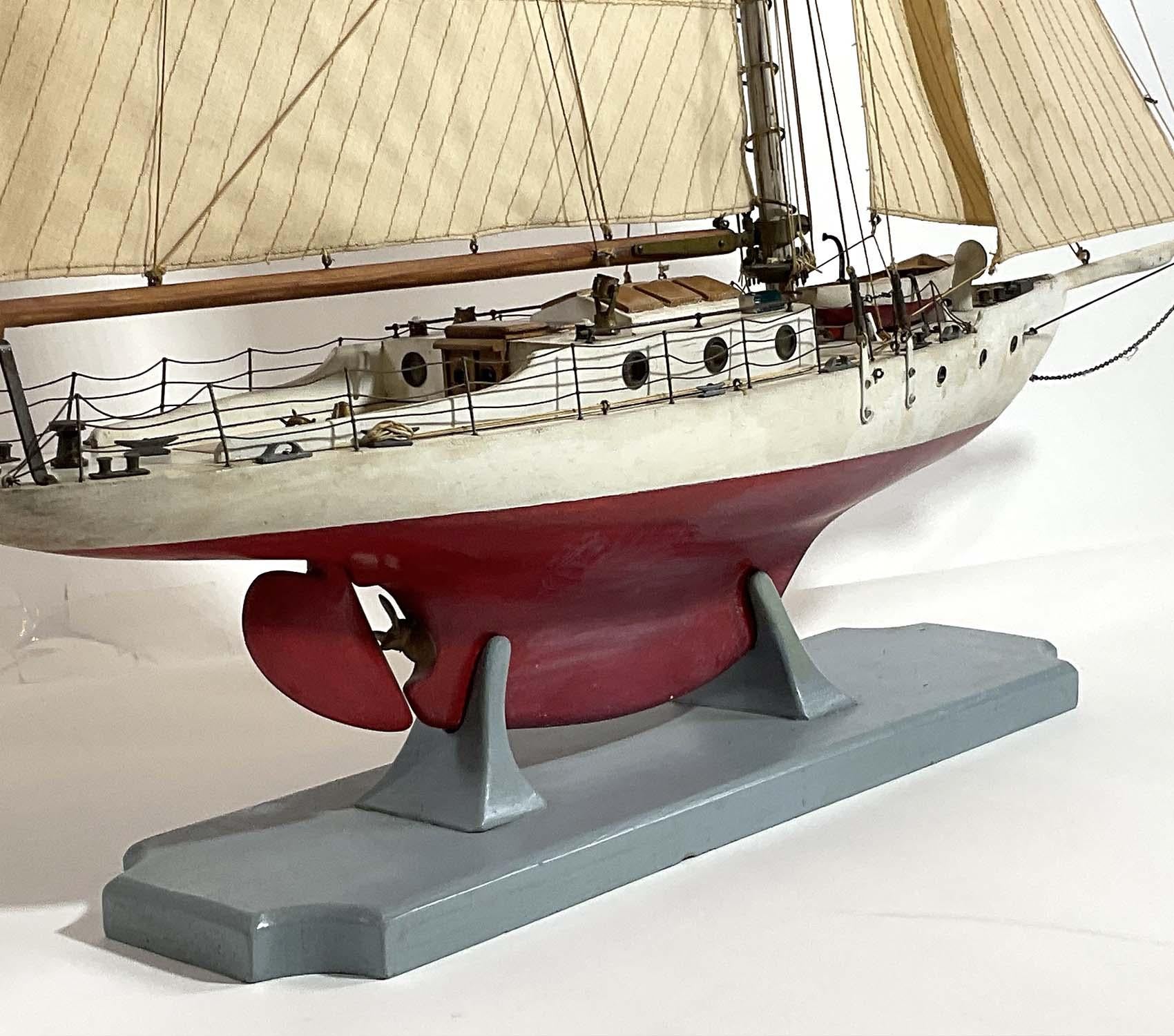 Antique Gaff Rigged Sloop Boat Model In Excellent Condition In Norwell, MA