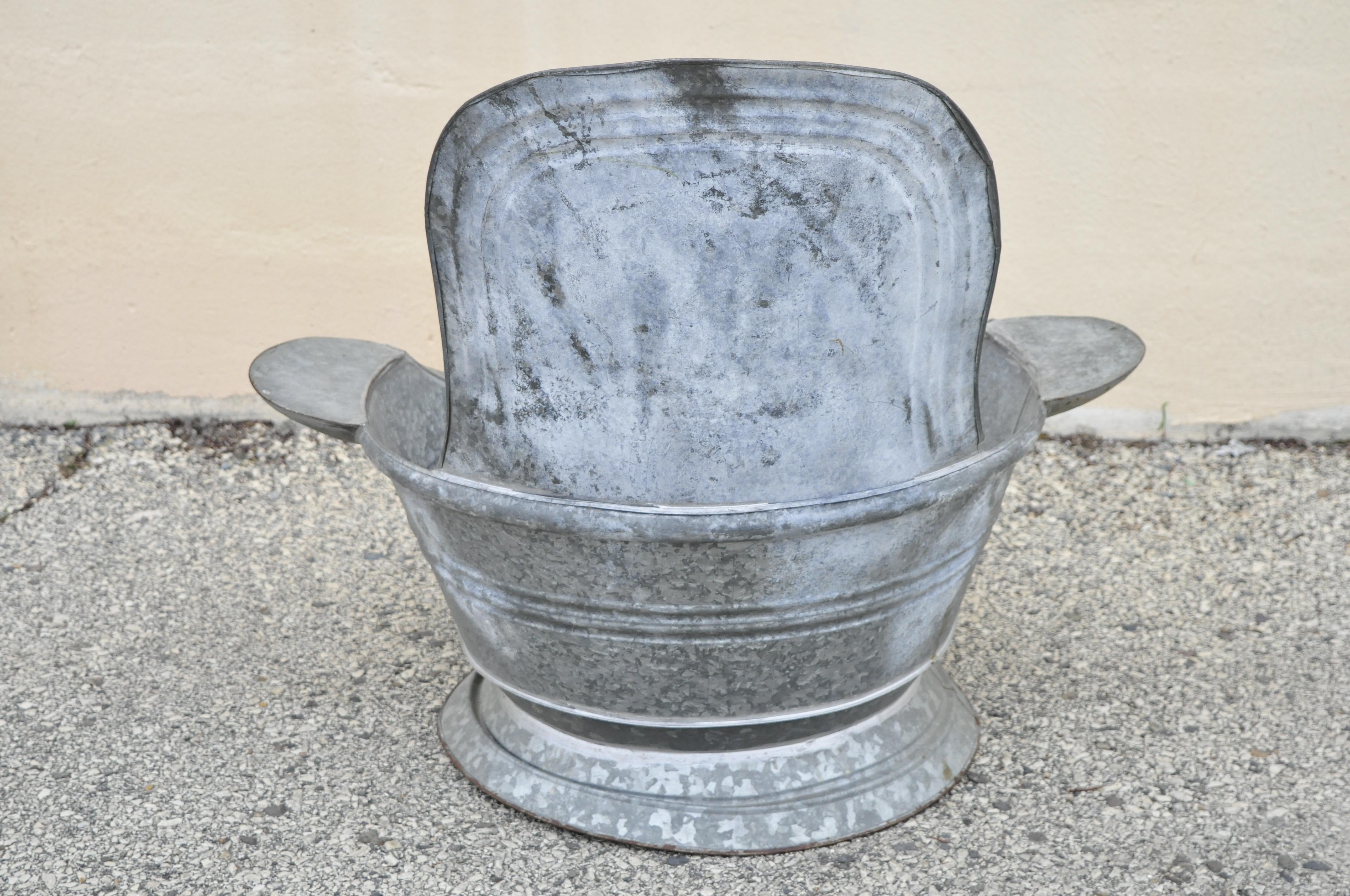 Antique Galvanized Metal Tin Cowboy Bathtub Sit Down Hip Tub with Backrest In Good Condition In Philadelphia, PA