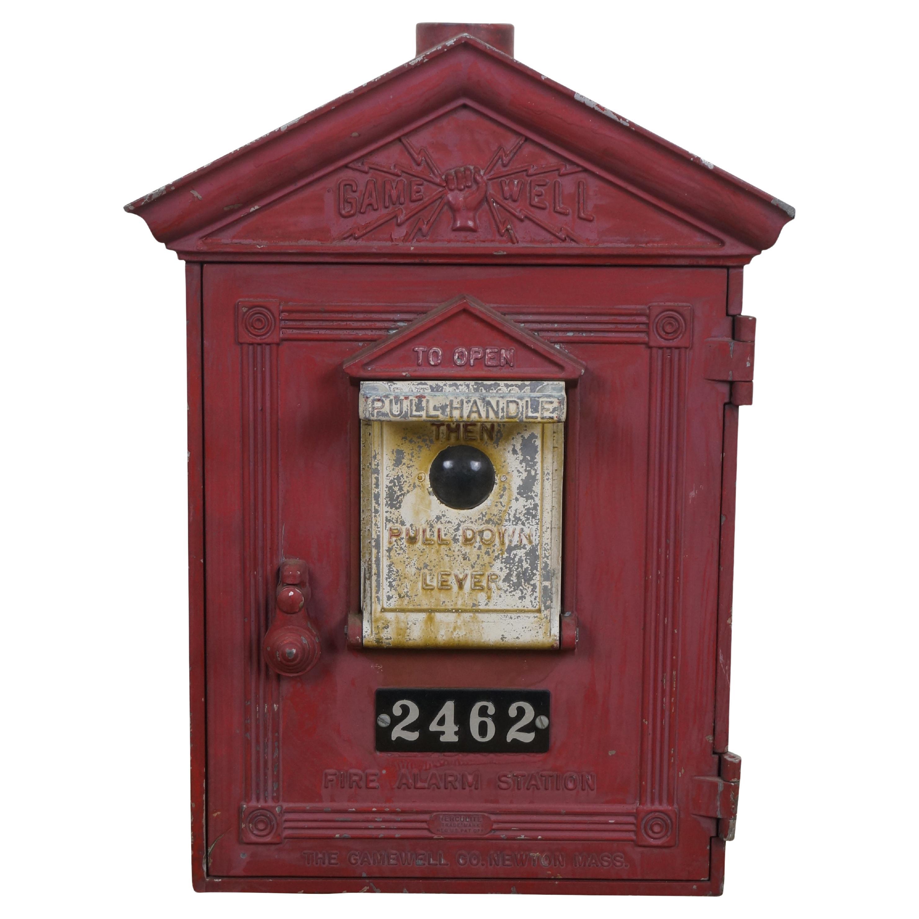 Ancienne boîte d'alarme incendie murale en fonte de Gamewell Co. #2462, de Dayton Ohio.

Dimensions :
12,5