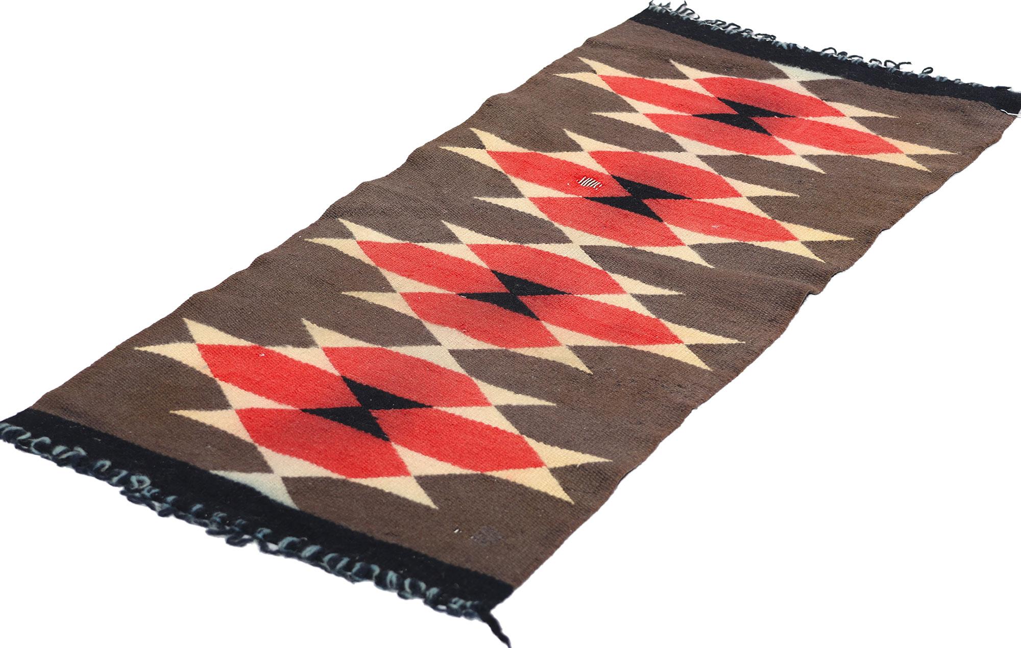 78749 Tapis Navajo Antique Ganado,  01'03 x 02'10. Les tapis Navajo de Ganado sont des textiles tissés à la main dans la région de Ganado, au nord-est de l'Arizona. Ils sont fabriqués par des artisans Navajo qui utilisent principalement de la laine
