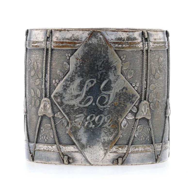 This antique napkin ring would make a wonderful addition to your collection of vintage pieces. Cast in Boston, this silver plated napkin ring memorializes the Grand Army of the Republic, a fraternal organization honoring service personnel who fought