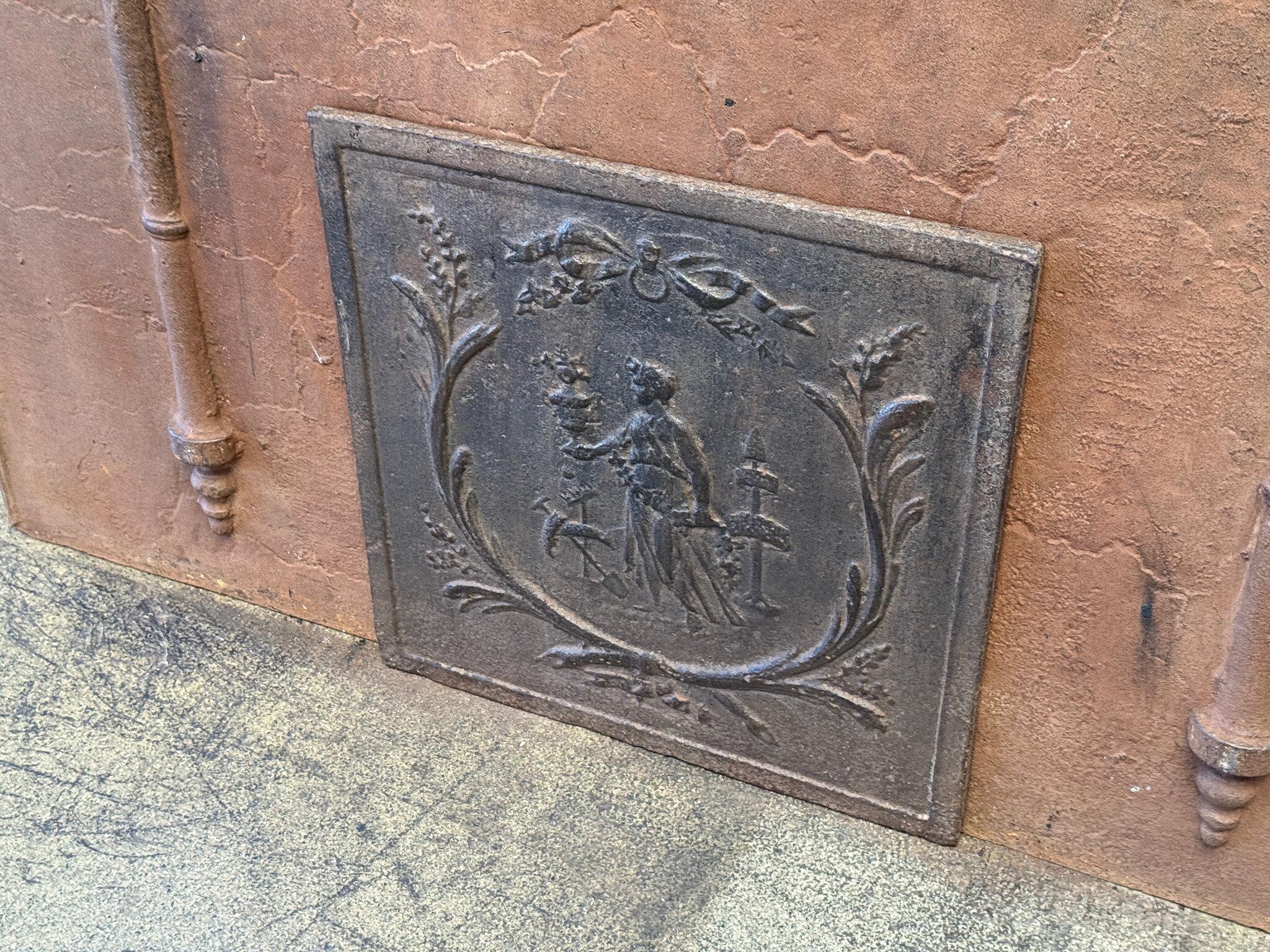 Antique 'Gardening' Fireback' / Backsplash, Neoclassical Period In Good Condition For Sale In Amerongen, Amerongen