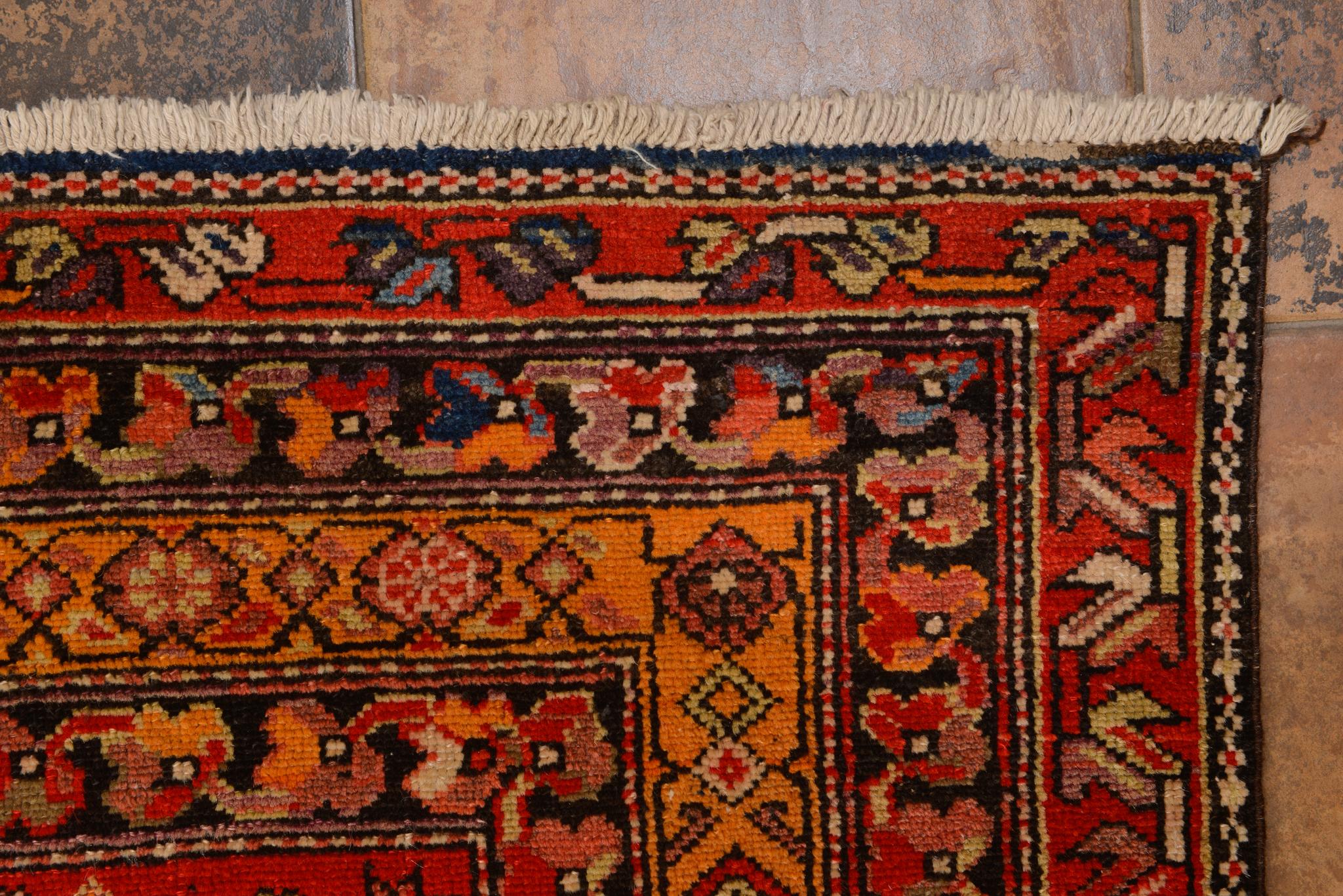 Antique Garebagh Caucasian Carpet In Excellent Condition For Sale In Alessandria, Piemonte