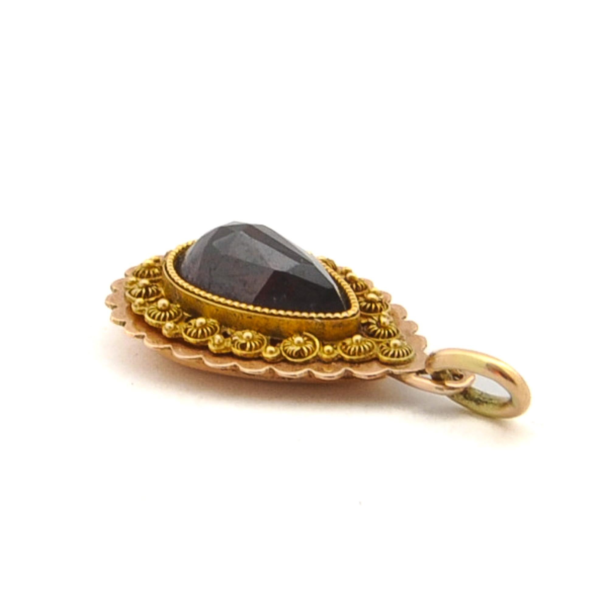 Antique Garnet and Gold Cannetille Pendant In Good Condition For Sale In Rotterdam, NL