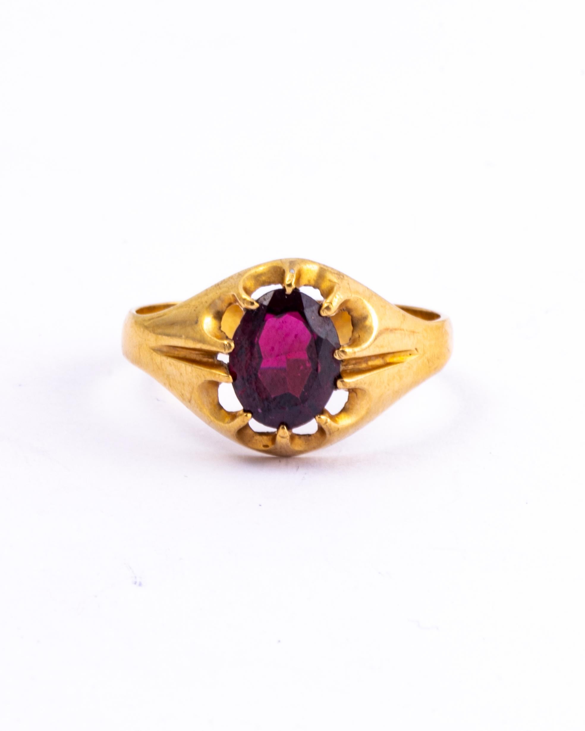 This simple style signet ring holds a garnet stone measuring approx 1.5carat.  Made in Birmingham, England. 

Ring Size: S or 9 
Stone Dimensions: 9x7mm

Weight: 2.8g
