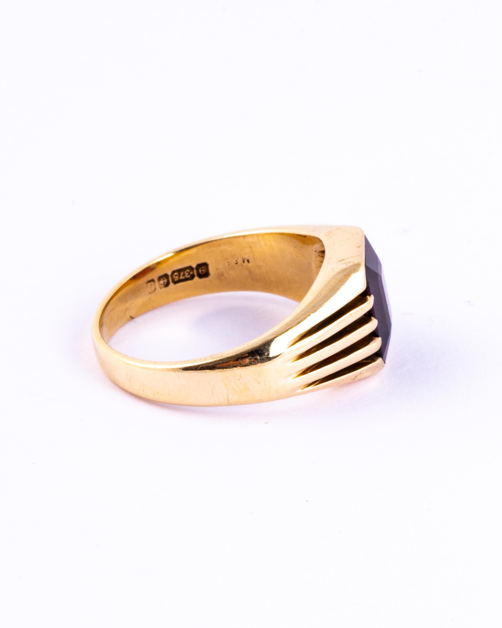 9 carat gold garnet ring