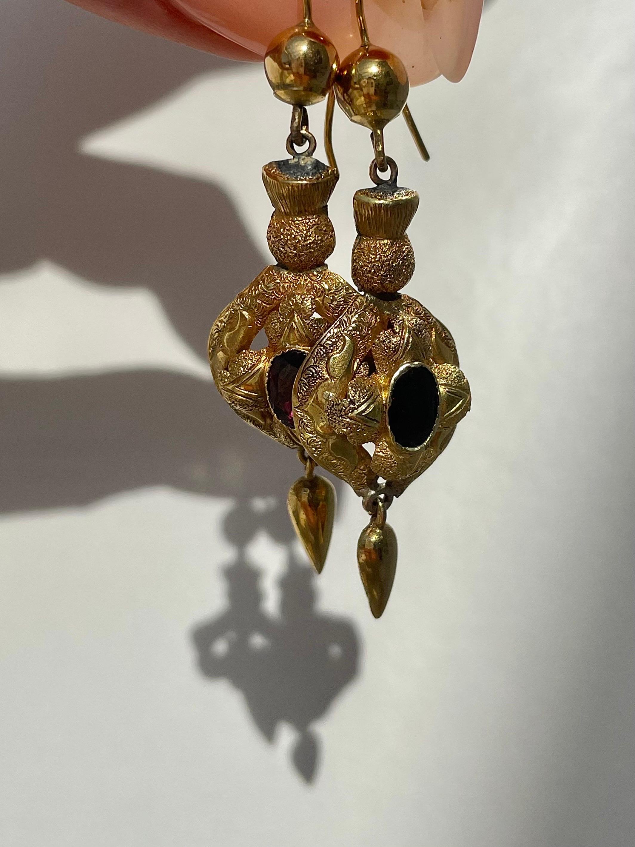 Antike viktorianische Tropfenohrringe aus Granat und Gold (Viktorianisch) im Angebot