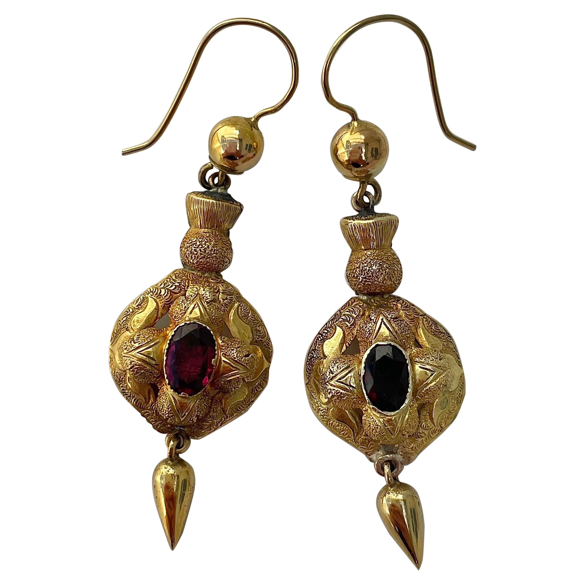 Boucles d'oreilles pendantes victoriennes anciennes en or et grenat