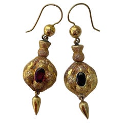 Boucles d'oreilles pendantes victoriennes anciennes en or et grenat