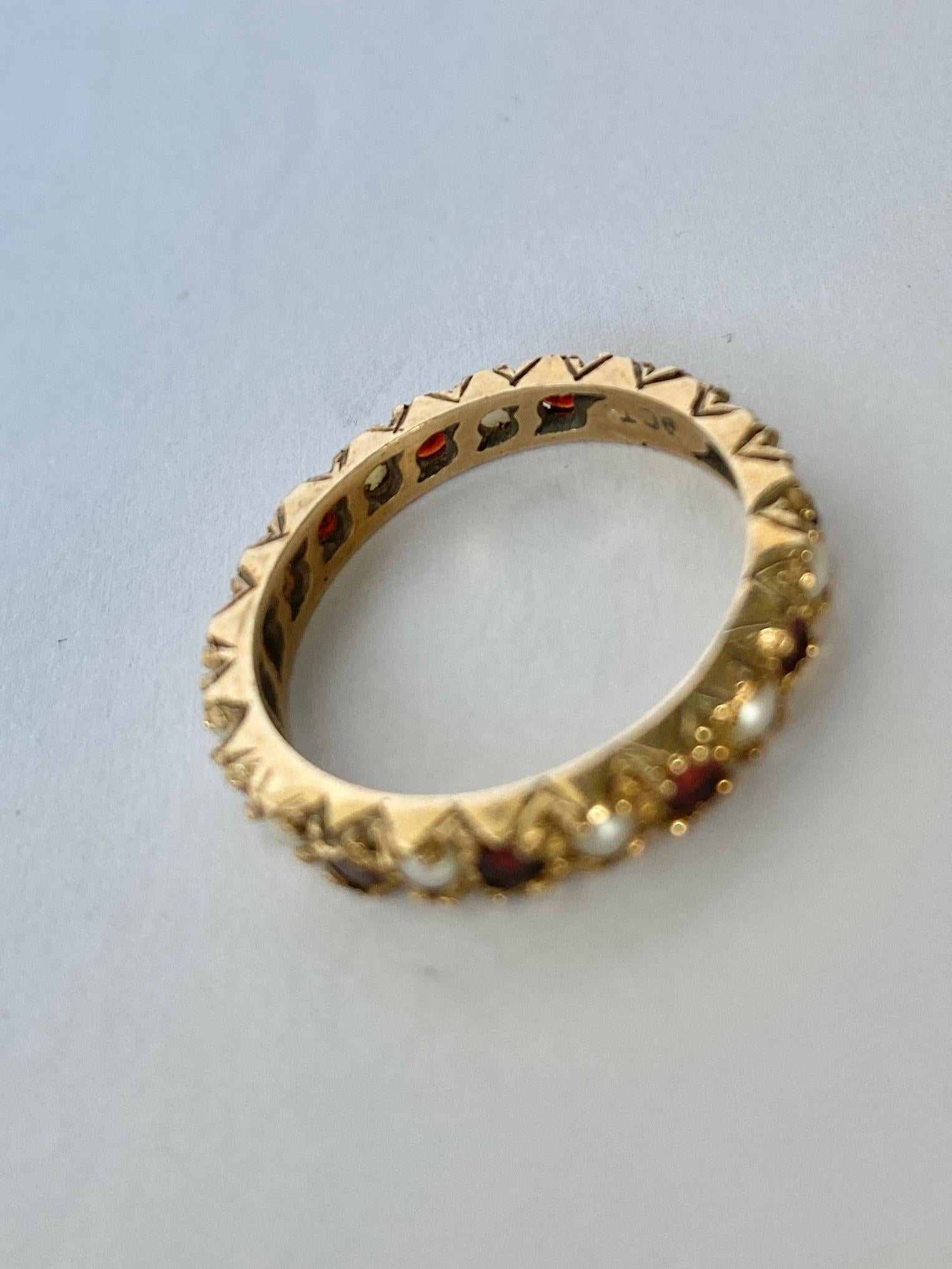 This stunning band holds a total of 11 garnets and 11 pearls. Each stone is a deep red colour but has a bright red glow in the light. 

Ring Size: N or 6 3/4 
Band Width: 3mm 

Weight: 2.3g