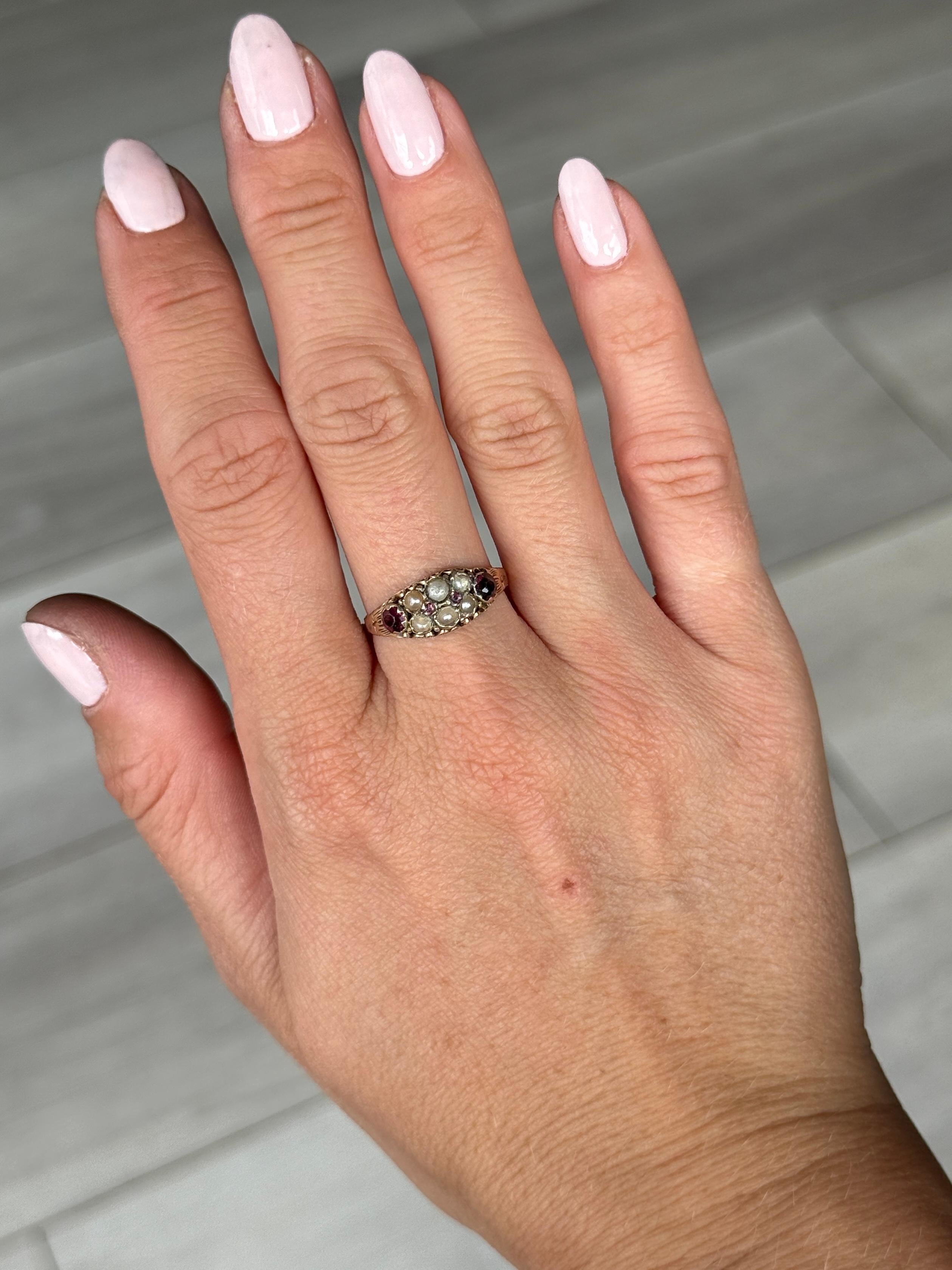 Victorien Bague ancienne en or 9 carats grenat et perles en vente