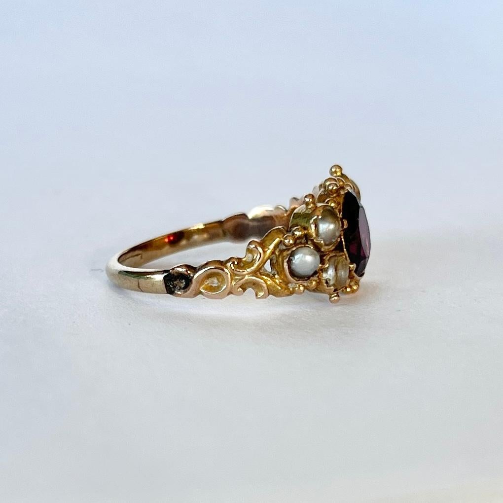 Women's or Men's Antique Garnet and pearl 9 Carat Gold Ring
