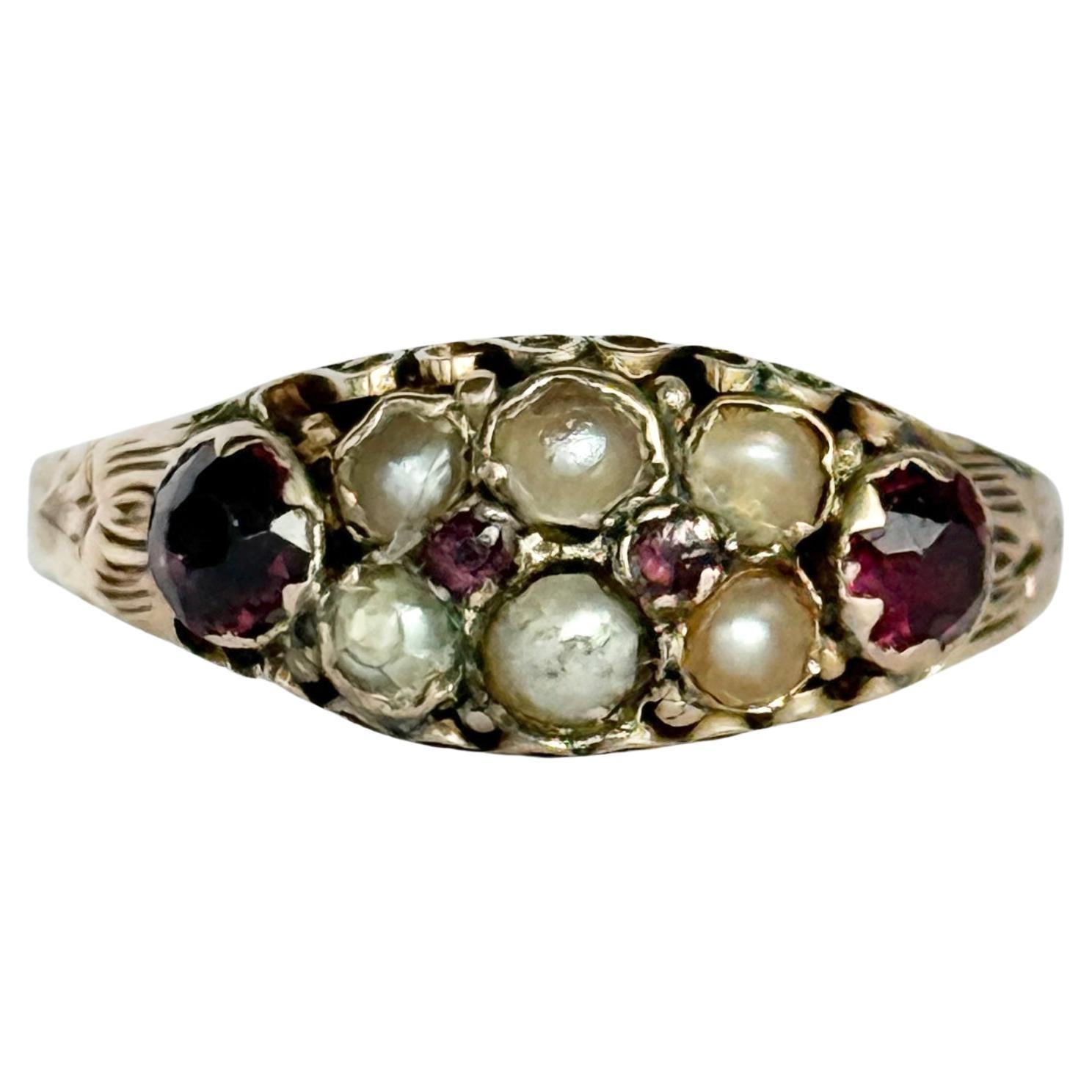 Bague ancienne en or 9 carats grenat et perles en vente