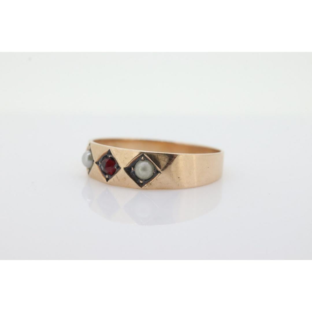 Taille ronde Bague ancienne en grenat et perles, sertie d'étoiles. Grenat Étoile à monture tsigane en vente