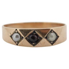 Antique Garnet and Pearl seed Star bezel set ring. Garnet Gypsy setting star