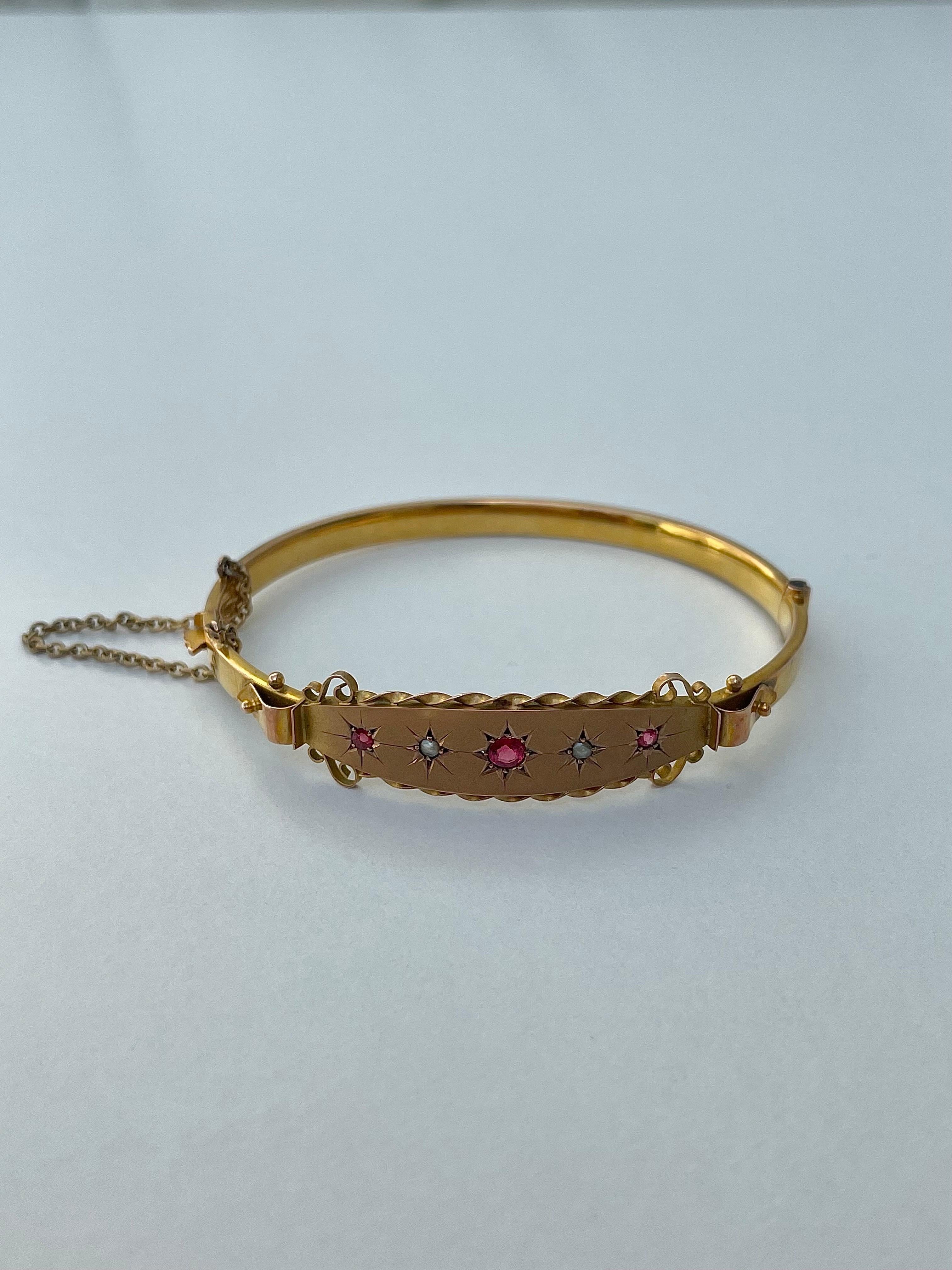 Victorien Bracelet jonc étoile ancien en or avec grenats et perles  en vente