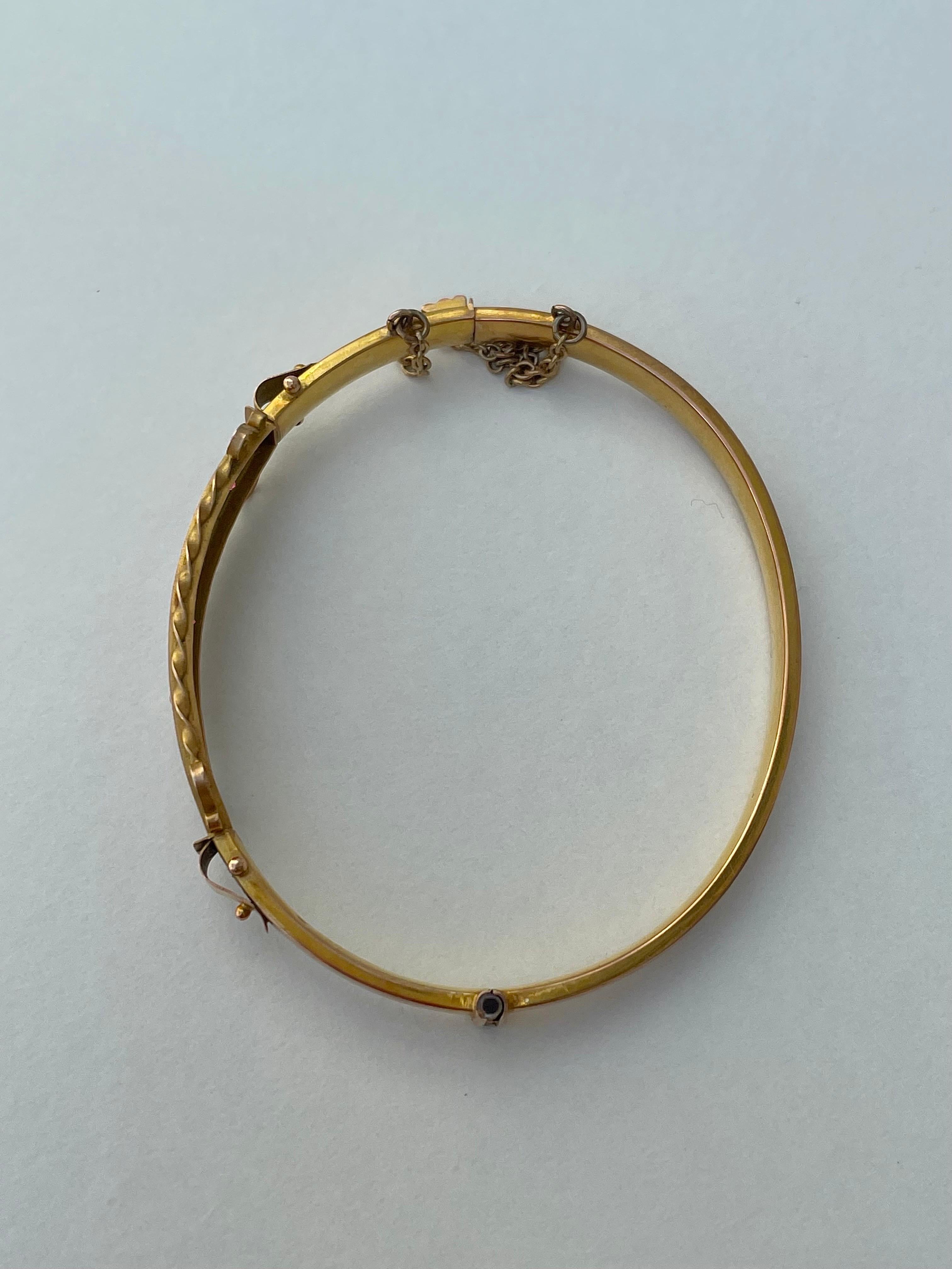 Bracelet jonc étoile ancien en or avec grenats et perles  Bon état - En vente à Chipping Campden, GB