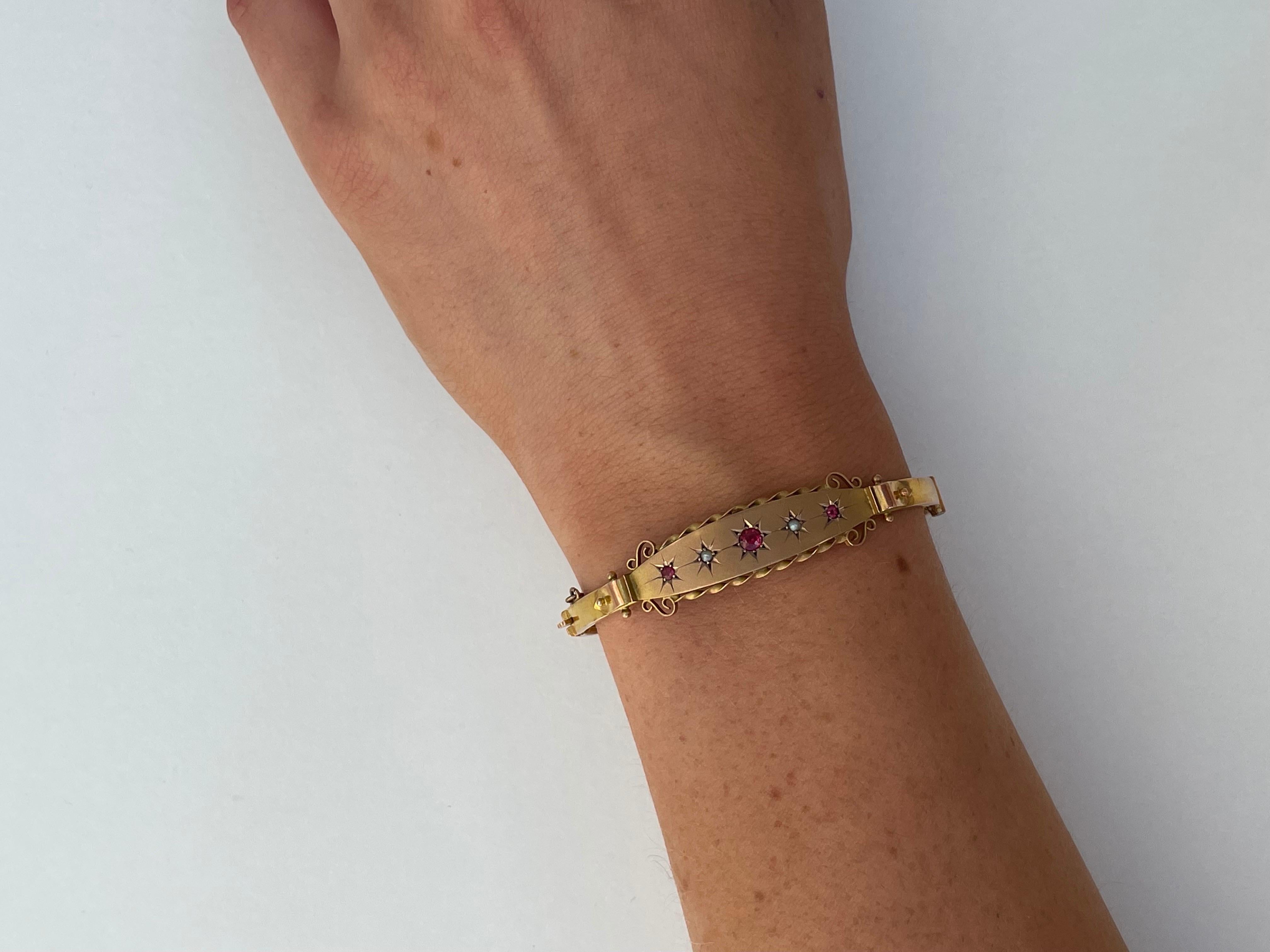 Bracelet jonc étoile ancien en or avec grenats et perles  en vente 1