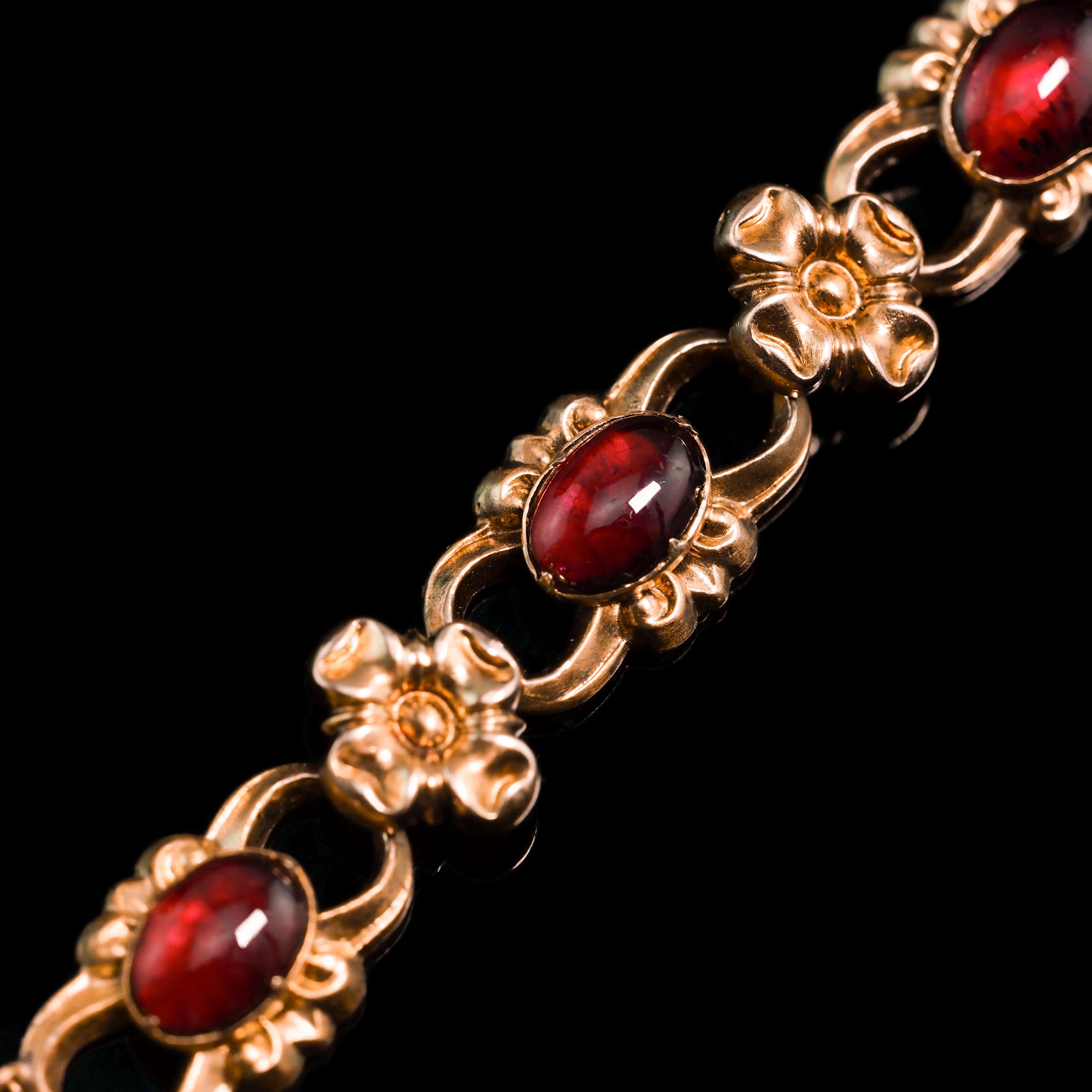 Antique Garnet Bracelet Victorian 18k Gold Cabochon Floral Design, circa 1840 For Sale 5