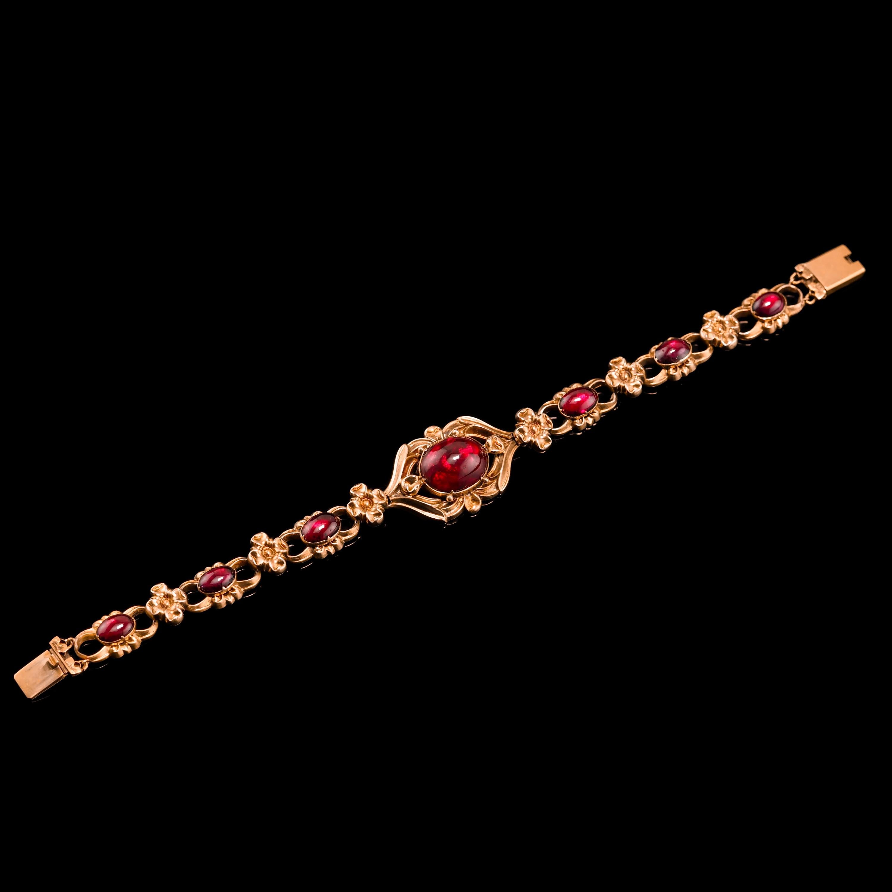 Antike Granat-Armband viktorianischen 18k Gold Cabochon Floral Design, um 1840 für Damen oder Herren im Angebot
