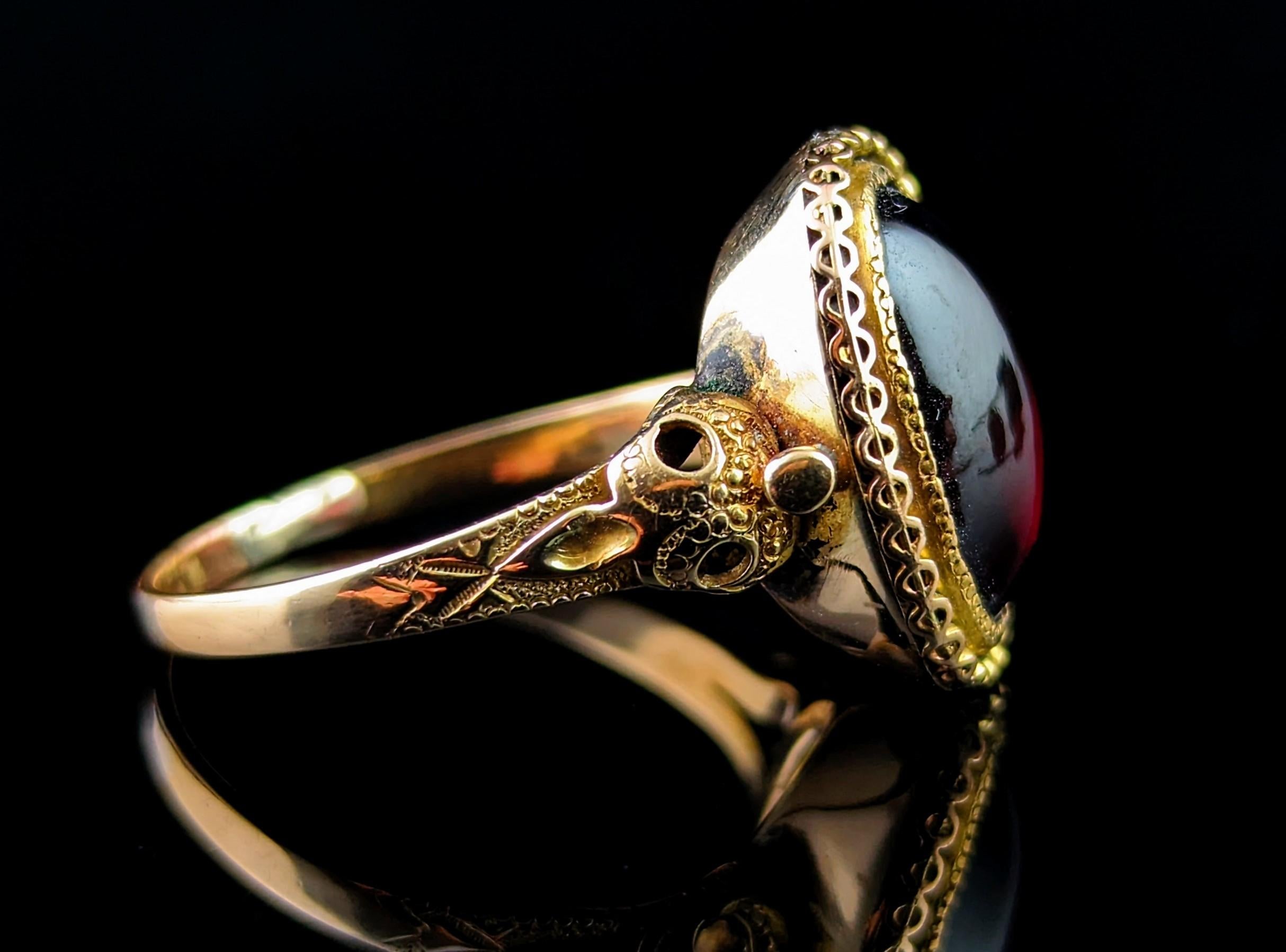 Women's or Men's Antique Garnet cabochon ring, 18k gold, Bird mask, Edwardian 