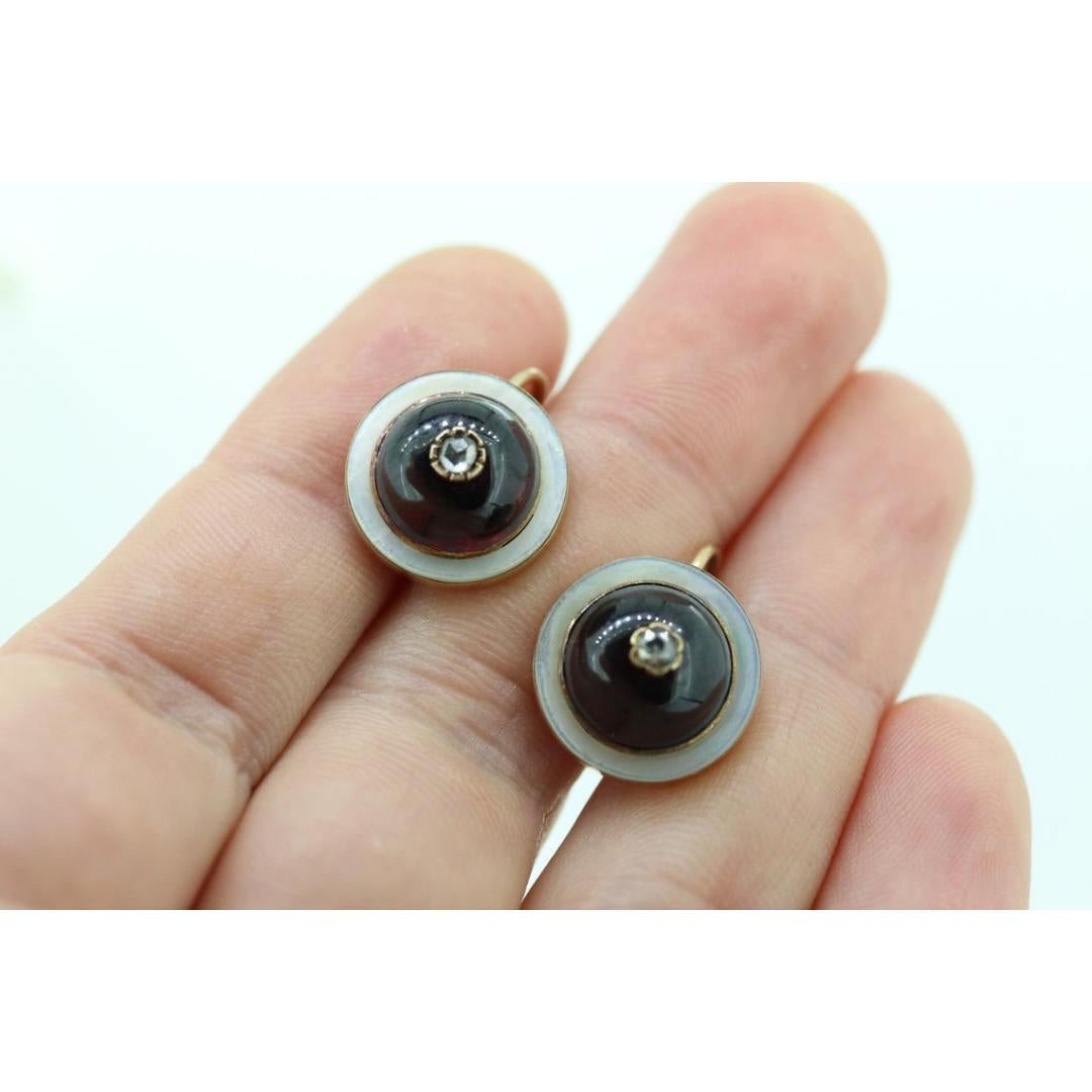 Pendientes antiguos de granate y diamantes. Cabujón de granate etrusco victoriano de oro de 10 quilates en venta 7