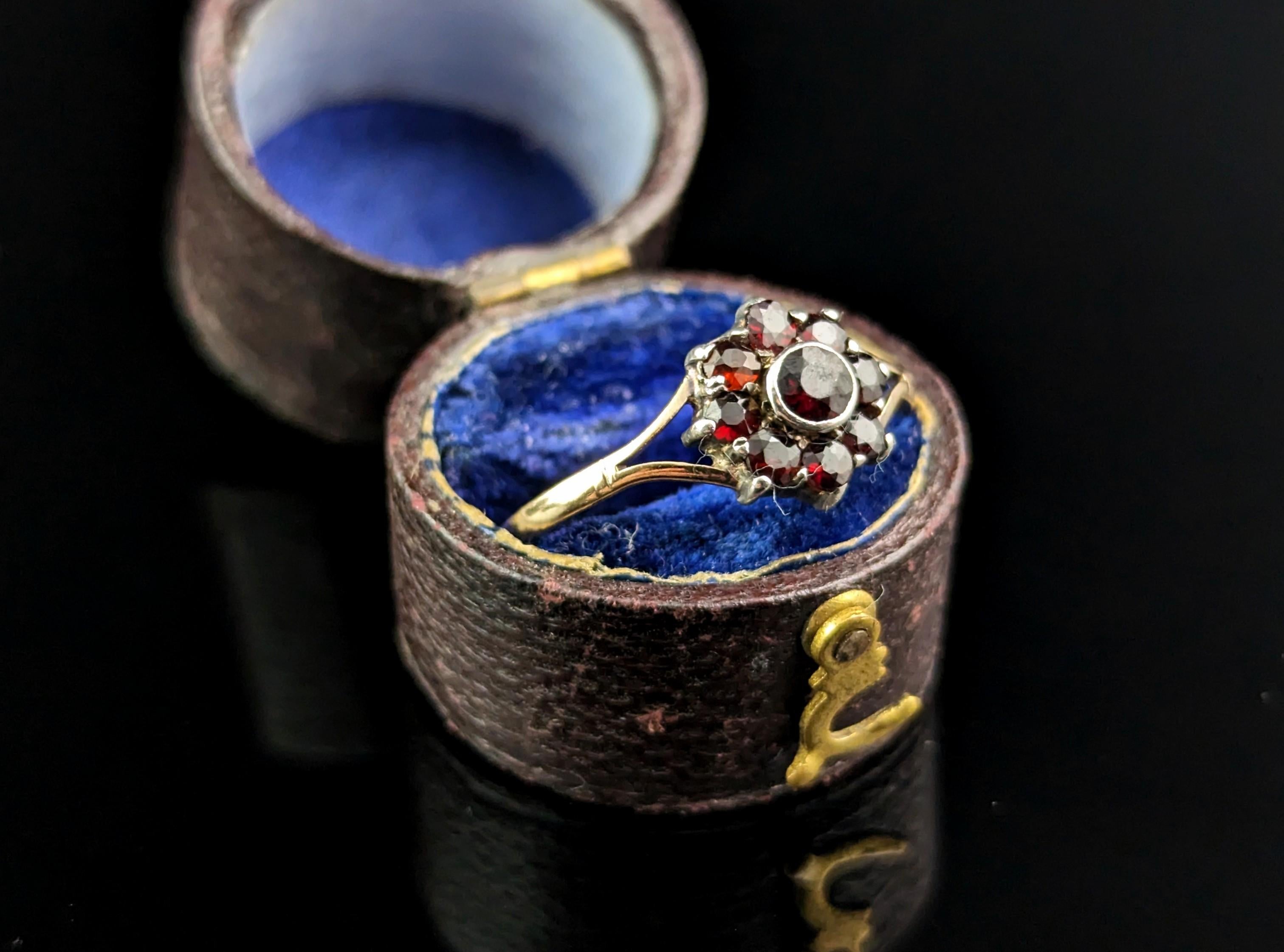 Antiker Granat-Blumen-Cluster-Ring, 9k Gold und Silber  im Zustand „Gut“ im Angebot in NEWARK, GB
