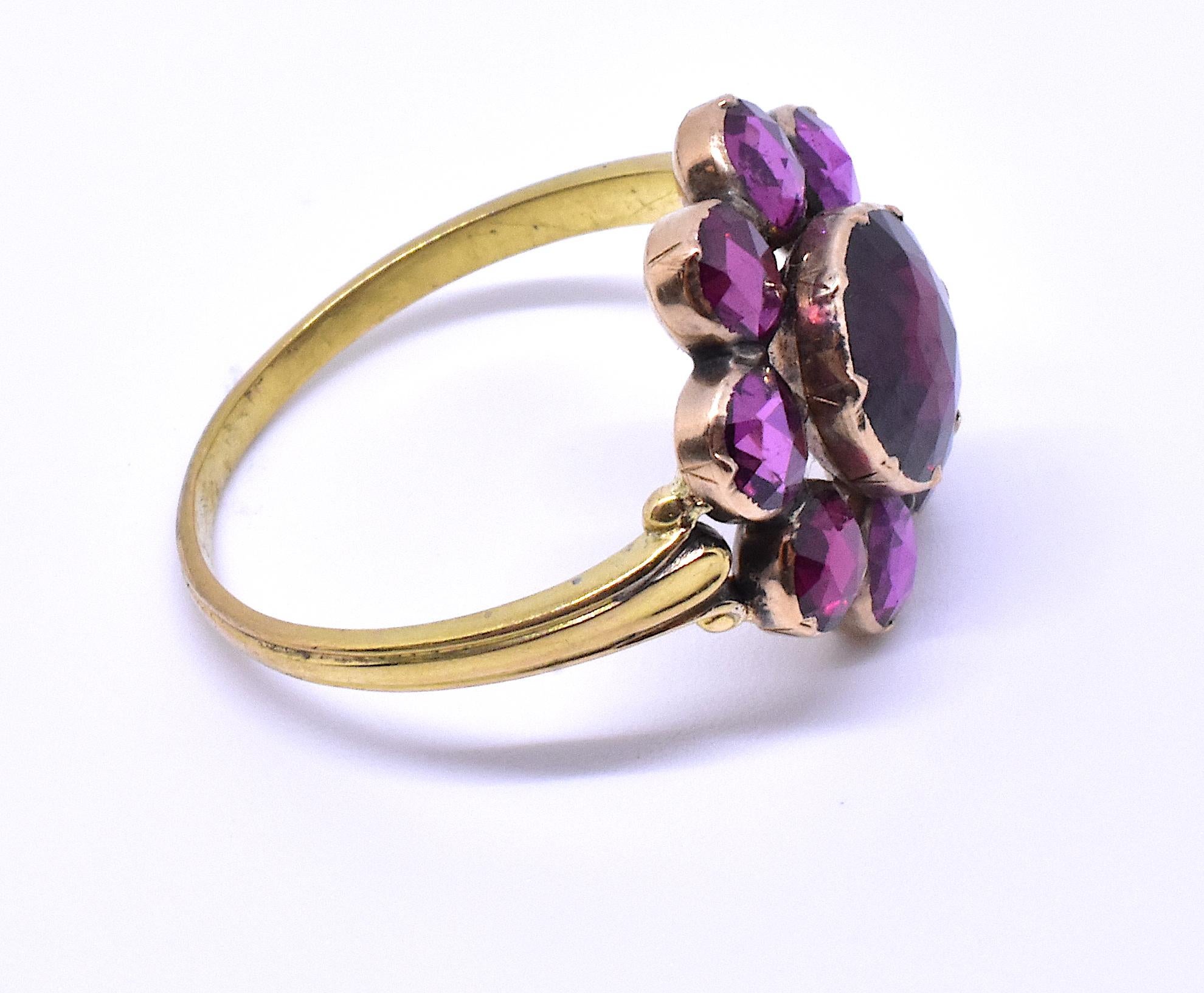 Antike  Granat-Cluster-Ring aus Gold 3