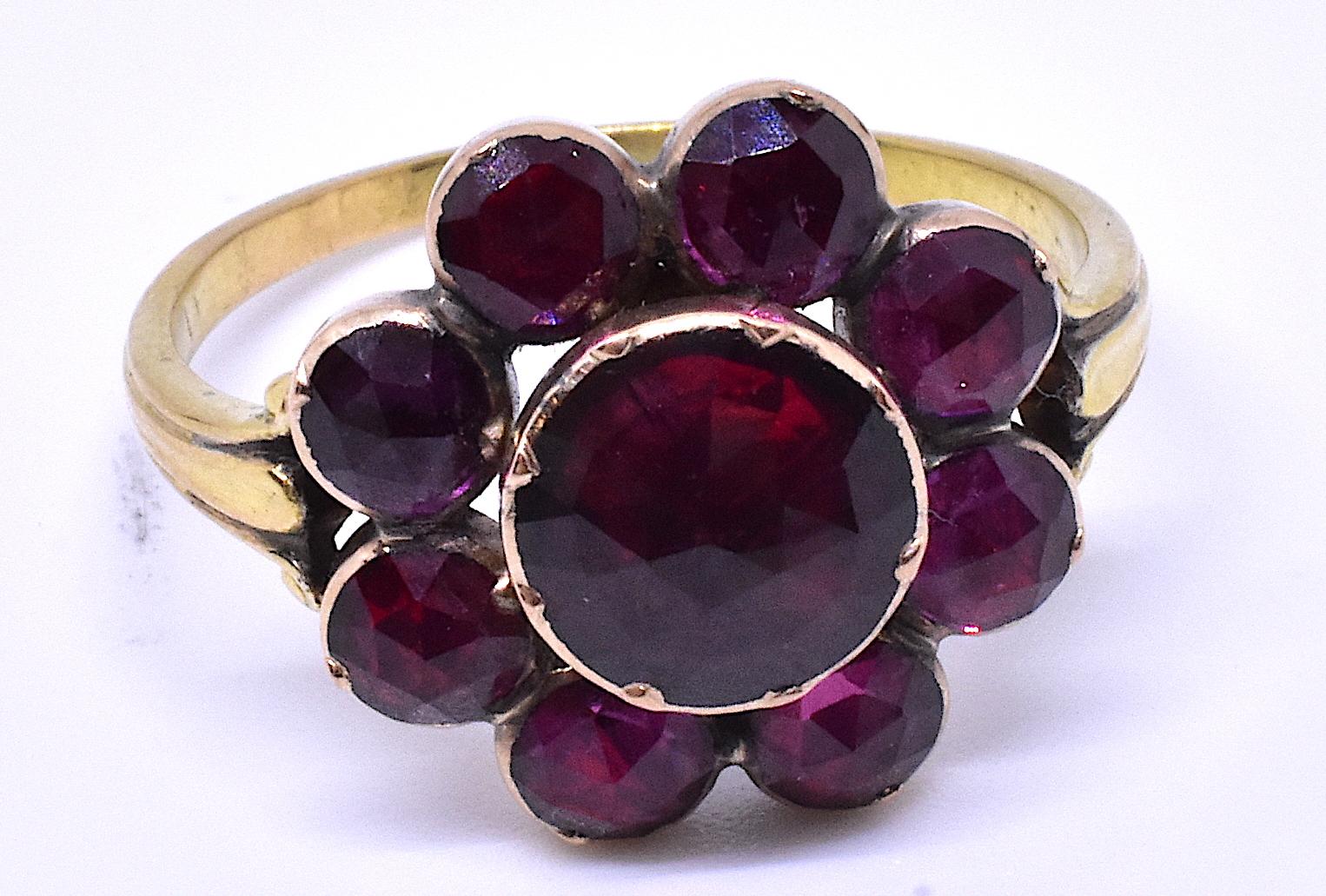 Antike  Granat-Cluster-Ring aus Gold 2